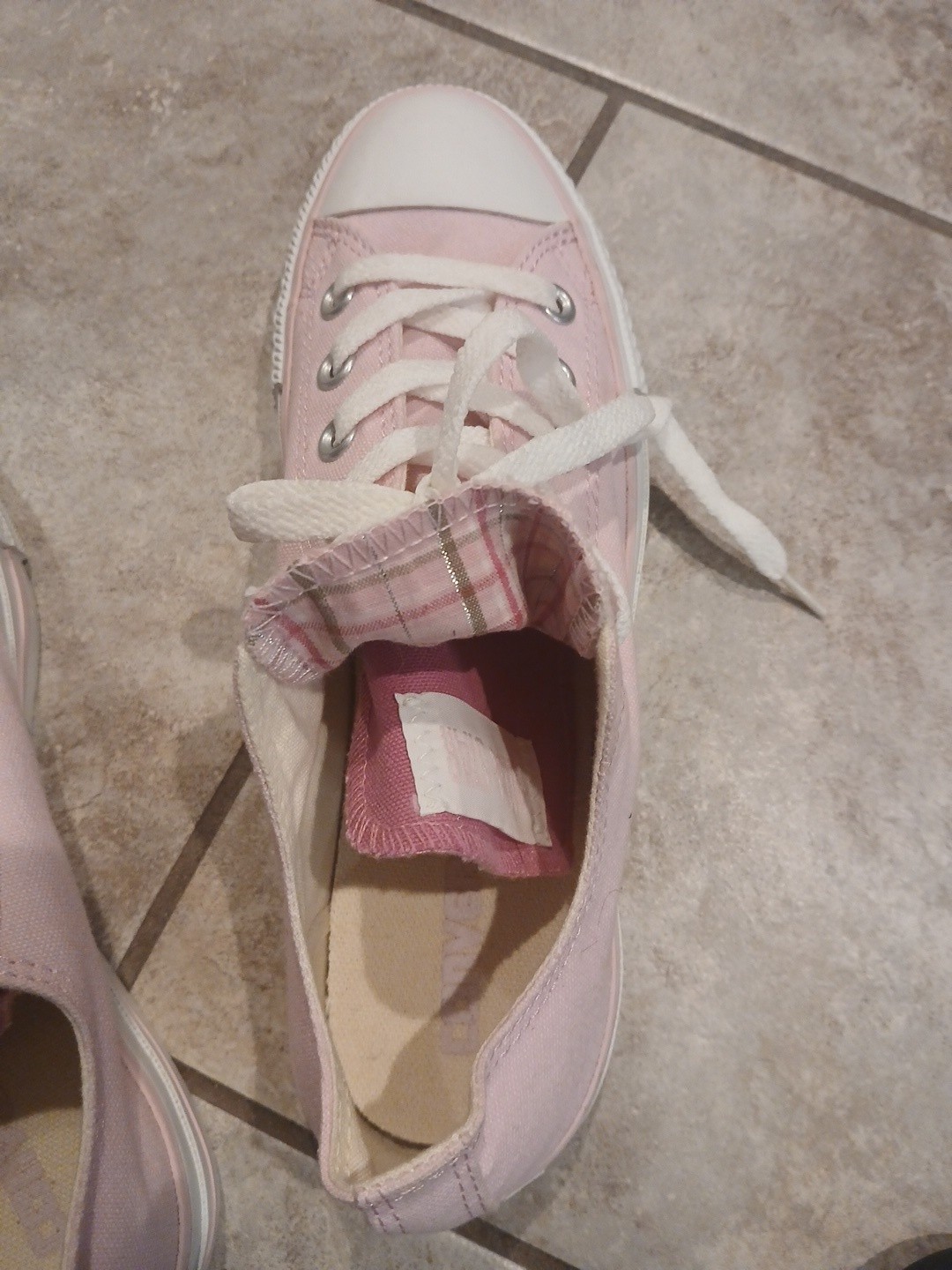 Pink Converse sneakers size US M6/W8 #converse