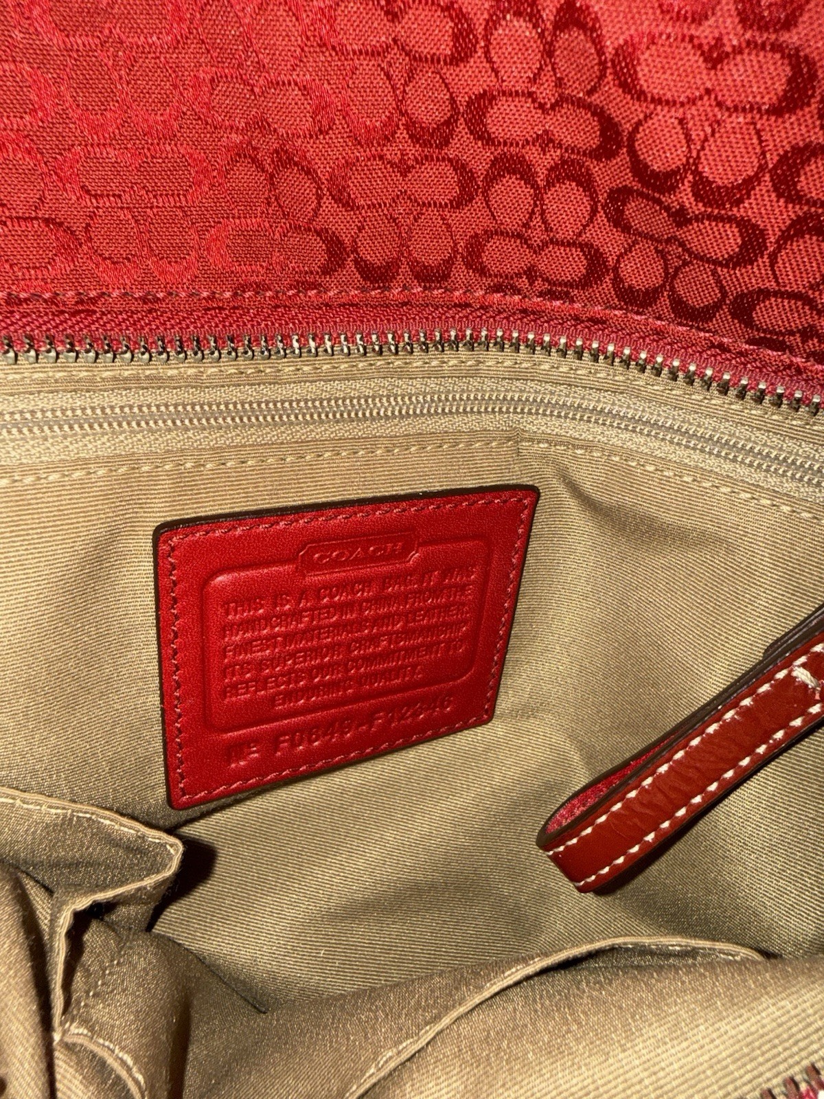 Coach Signature, Cherry Red, SoHo Y2KBag, Zip Top, Lined, Inner Pockets