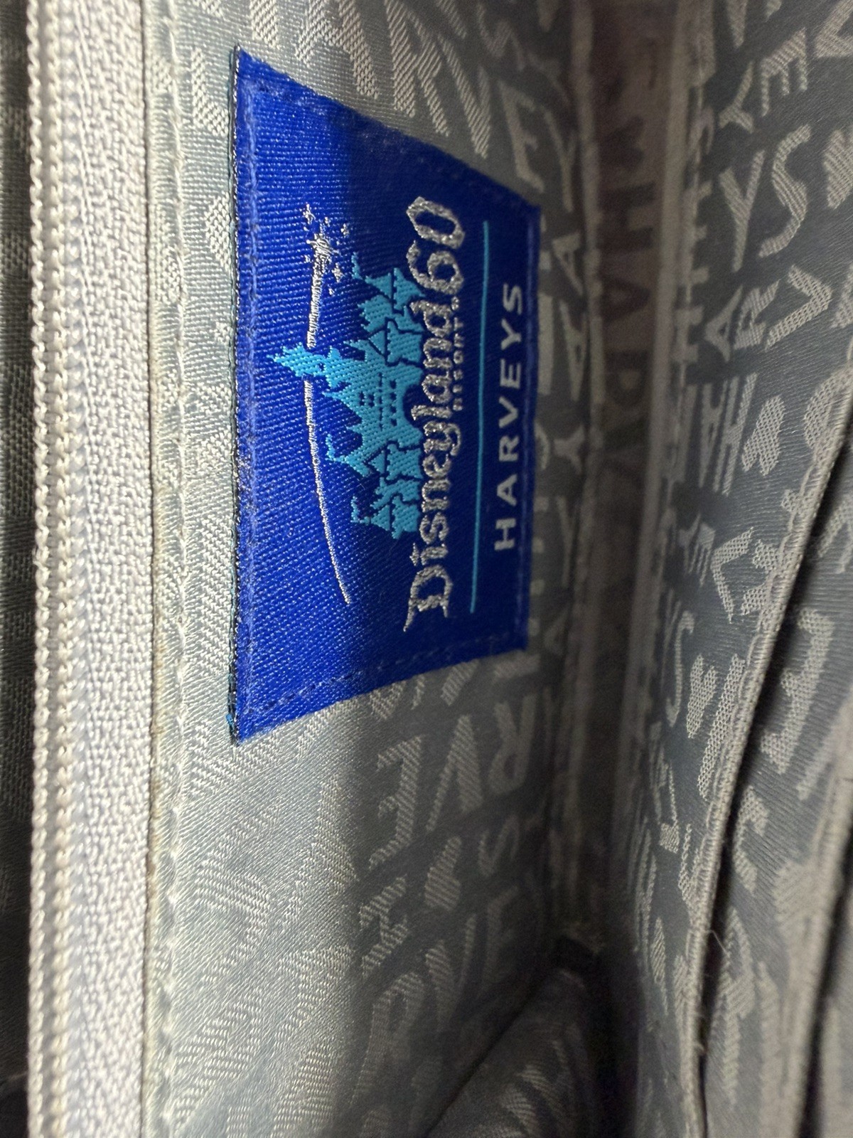DISNEYLAND 60TH ANNIVERSARY HARVEYS SEATBELT WRISTLET WALLET