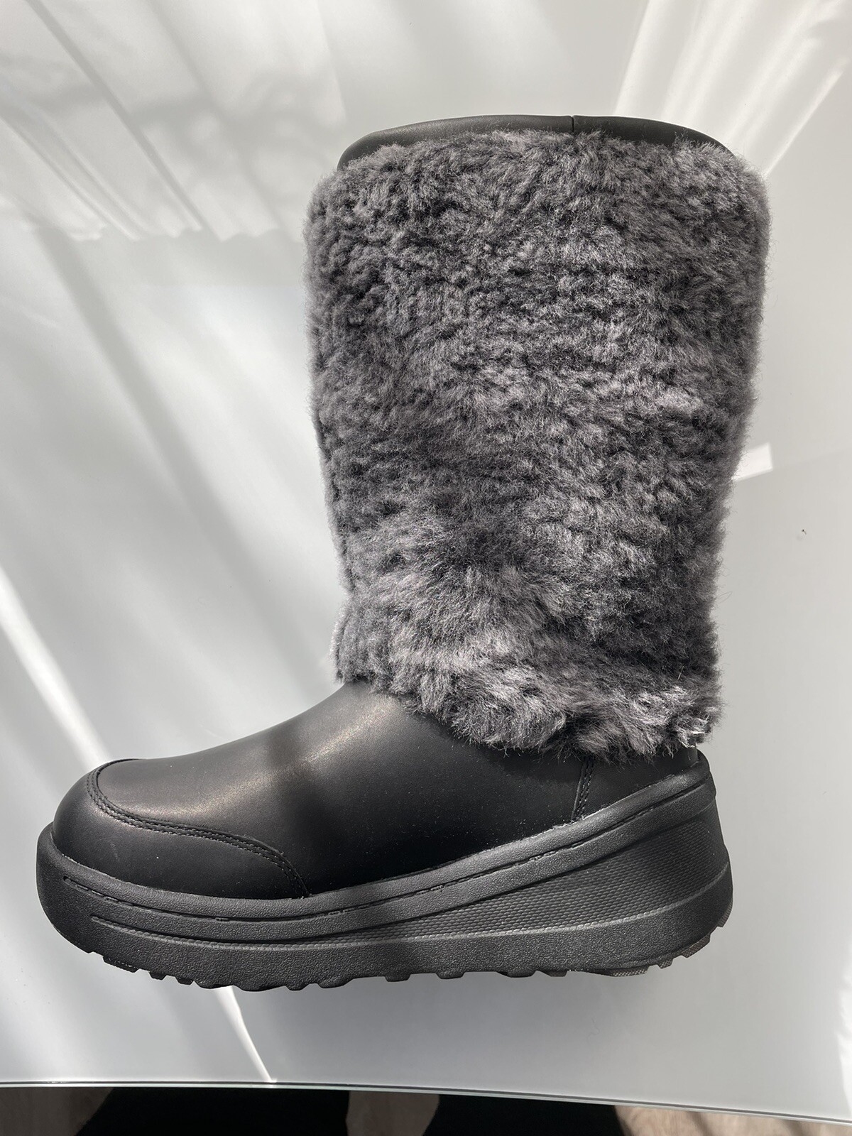NWB UGG Australia Waterproof Marien Leather Fur Boots Size 8US
