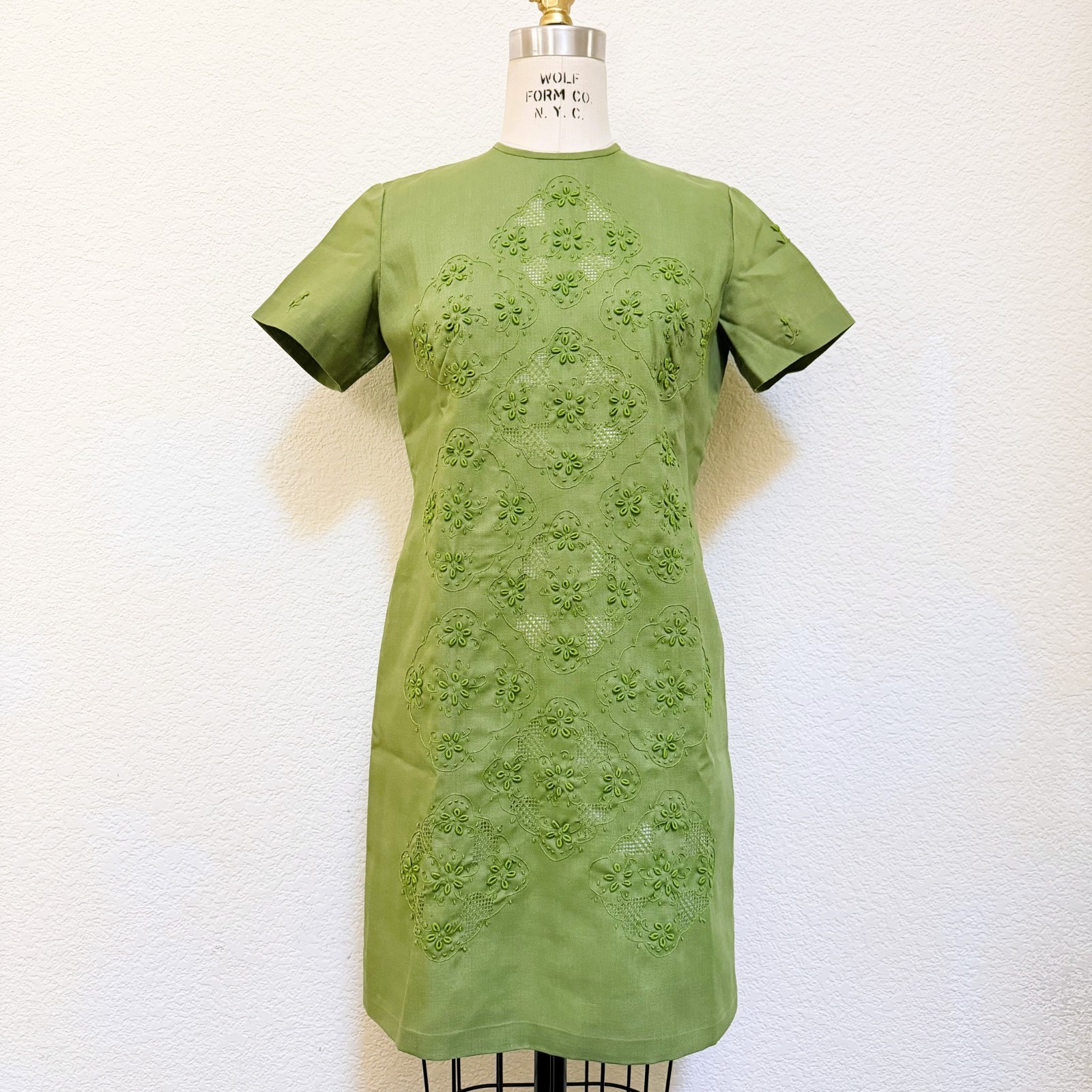 Vintage 1960s Green Embroidered Mini Shift Dress, Short Sleeved Size M