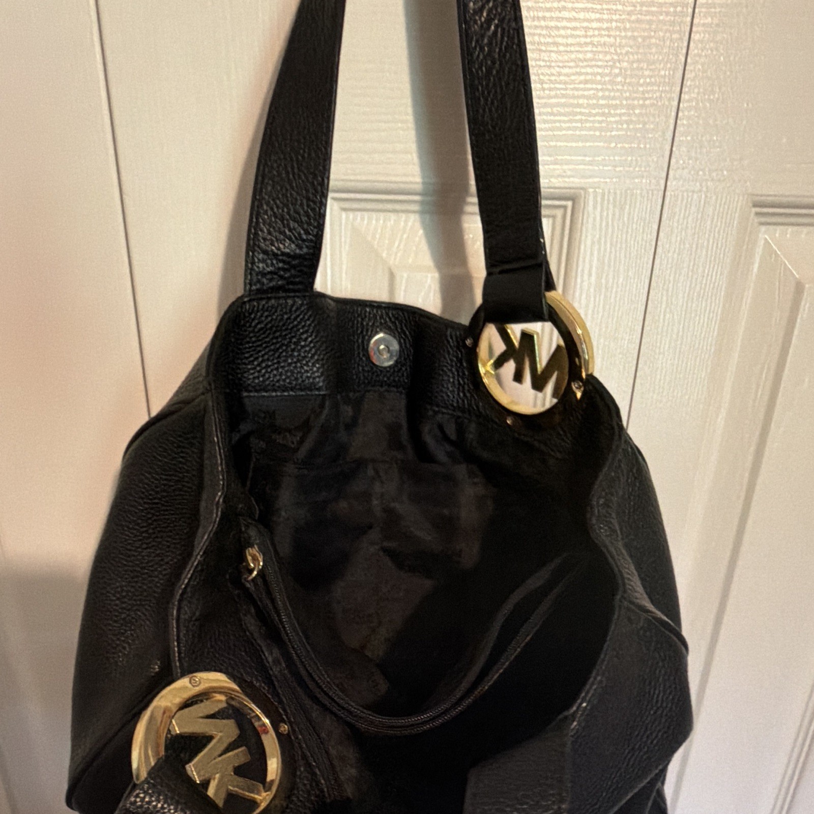 Michael Kors Black Pebbled Shoulder Bag Gold Hardware Logo Charm Zip Magnetic