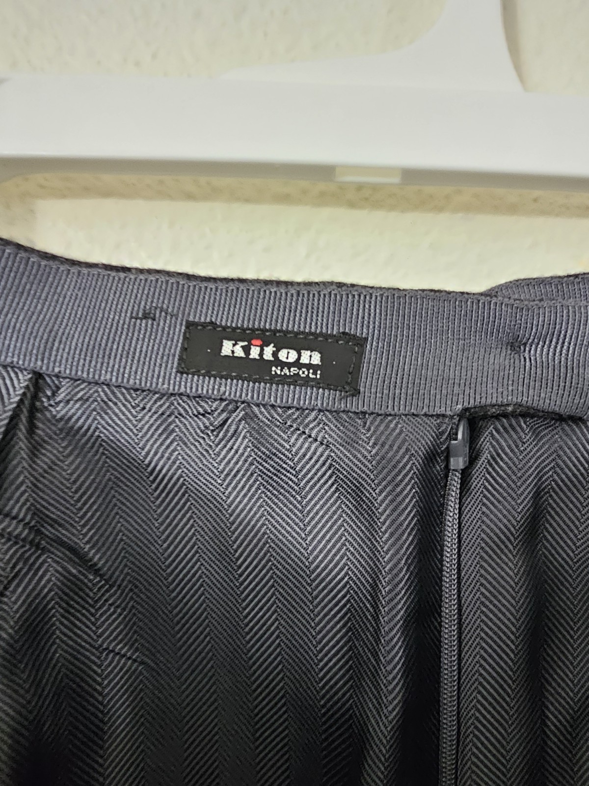 Kiton Pencil Skirt 100% Wool Size 44 (See Kiton Size Chart) Black Made In Italy.