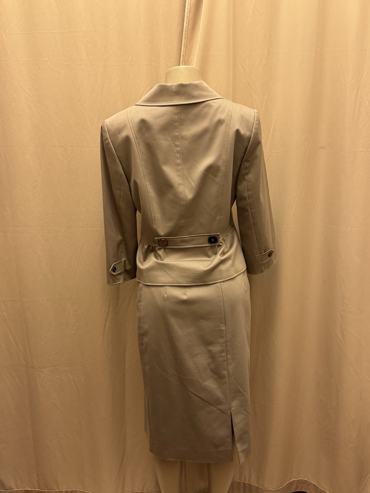 Tahari Arthur Levine Skirt Suit Set Sz 10 Gray Taupe Peplum Jacket Pencil Skirt