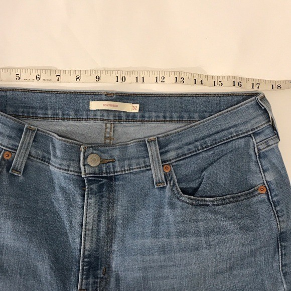 Levi’s Boyfriend Jeans – Size 32 x 27 – Relaxed Fit Denim