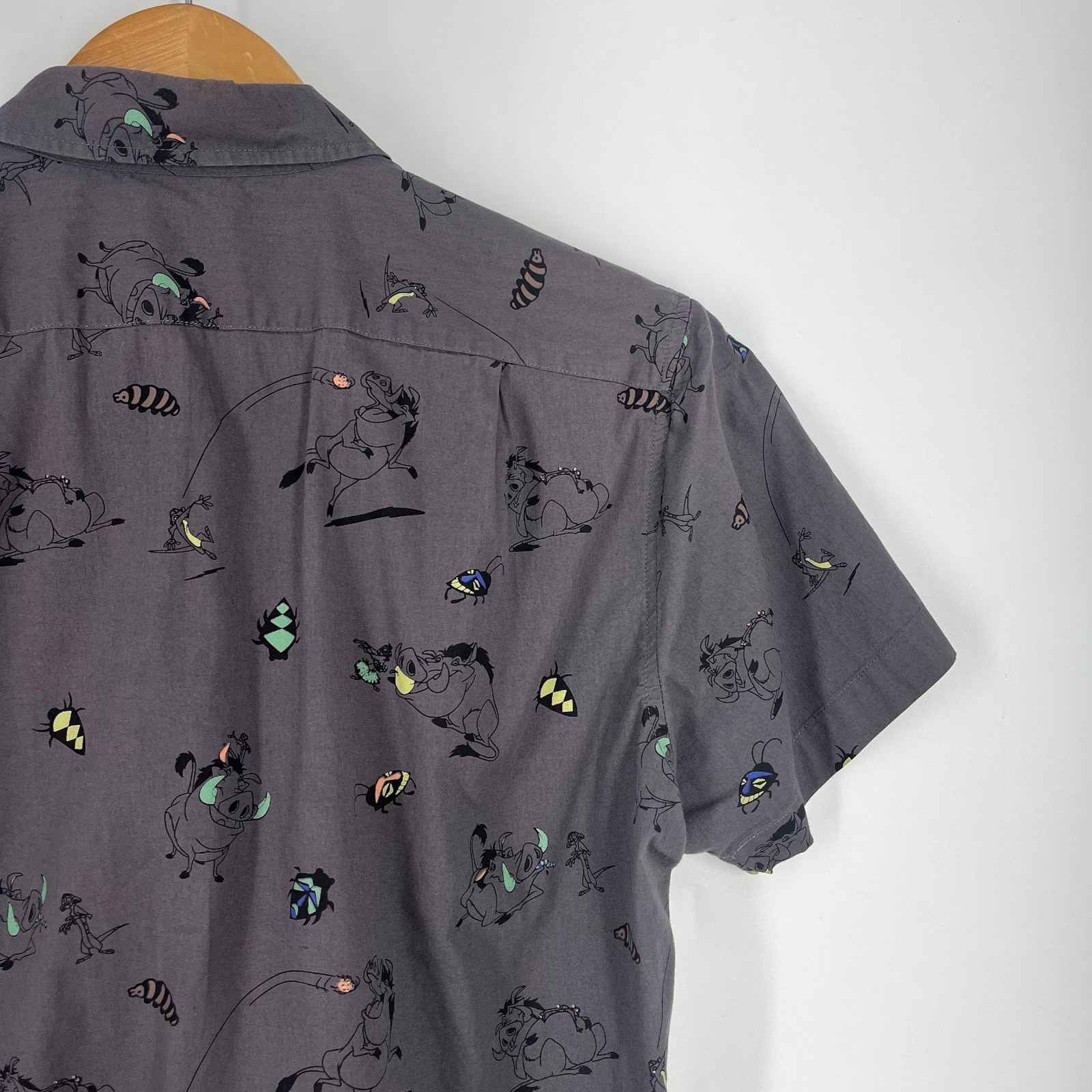 Disney Lion King Timon Pumbaa Button Down Shirt Mens Short Sleeve Woven Size M