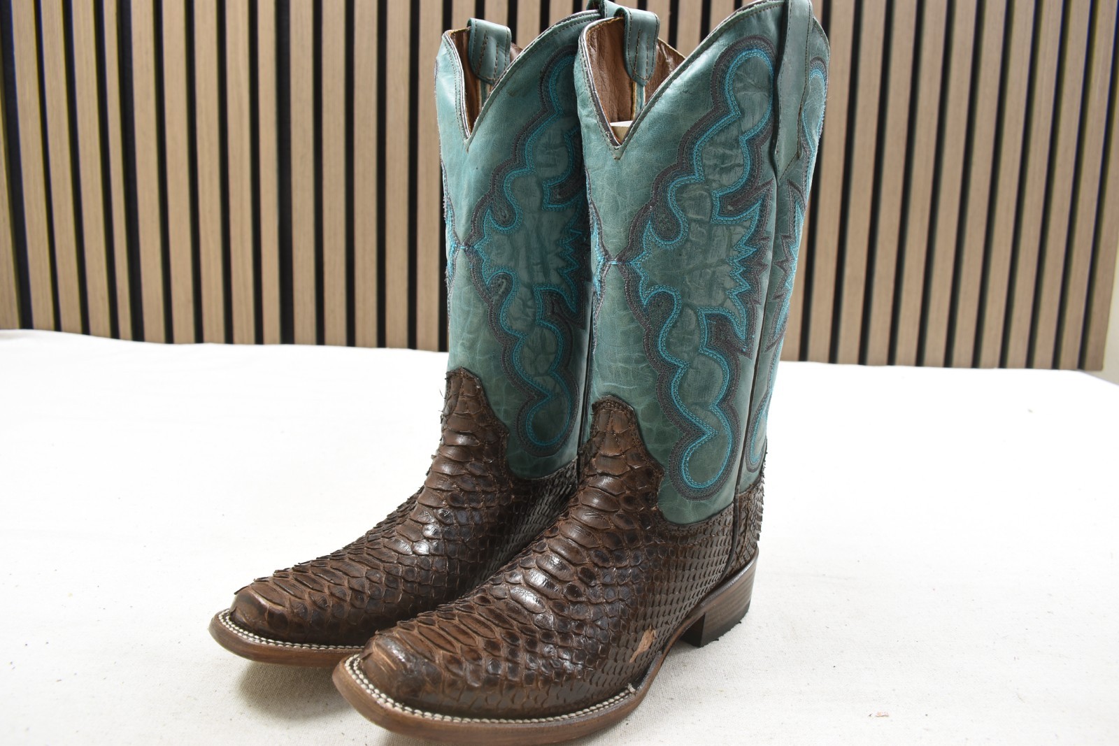 Circle G Ladies Chocolate / Blue Python Embroidery L6047 Size 7 M Western Leathe
