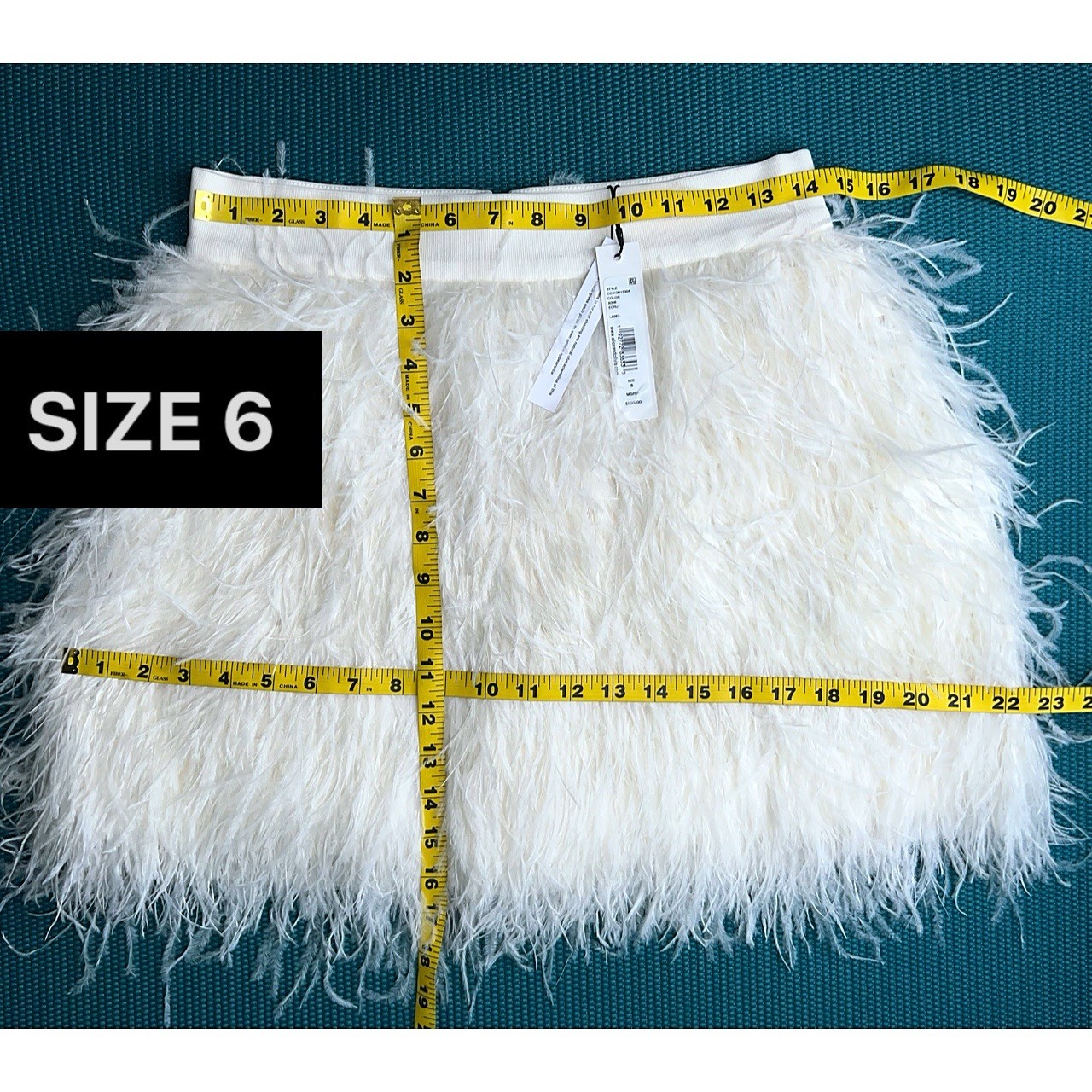 Alice + Olivia Cina Off White Ecru Ostrich Feather Mini Skirt SIZE 6