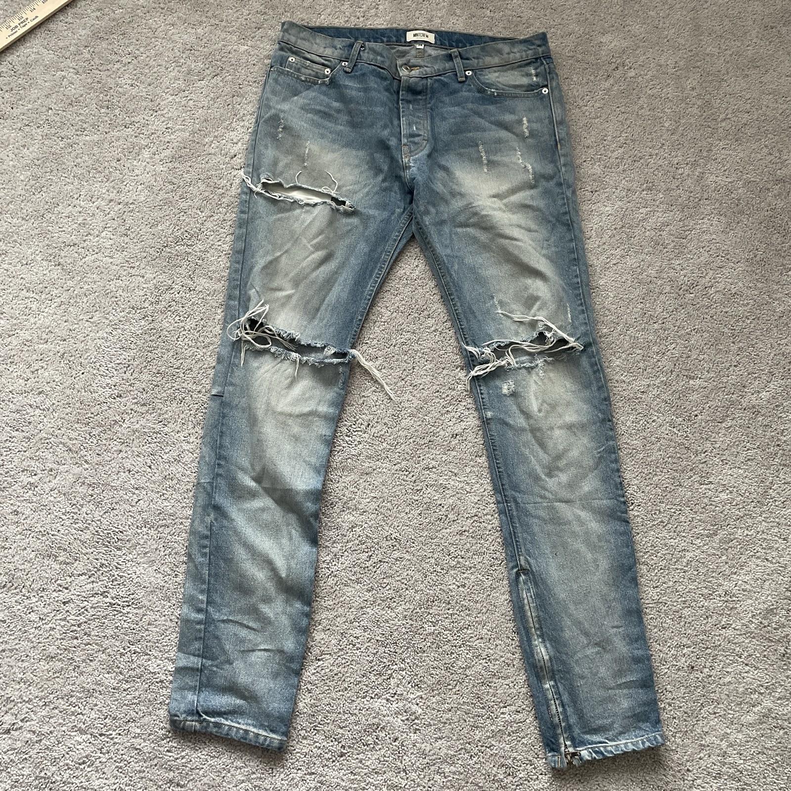 Mint Crew Light Wash Blue Jeans Distressed Men’s Size 34×34 Tapered Leg