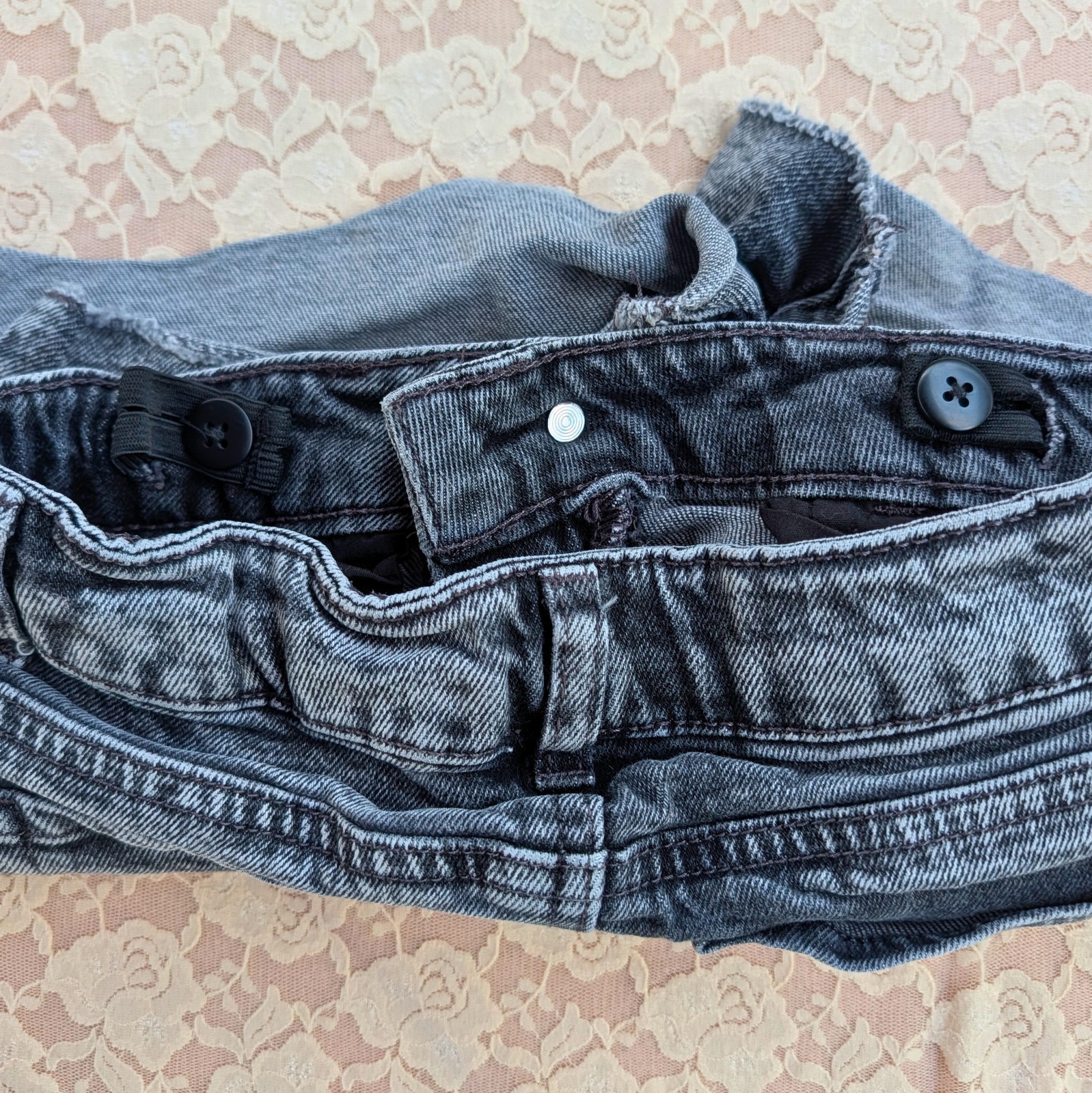 VGUC Art Class grey black denim shorts in size youth medium 7/8