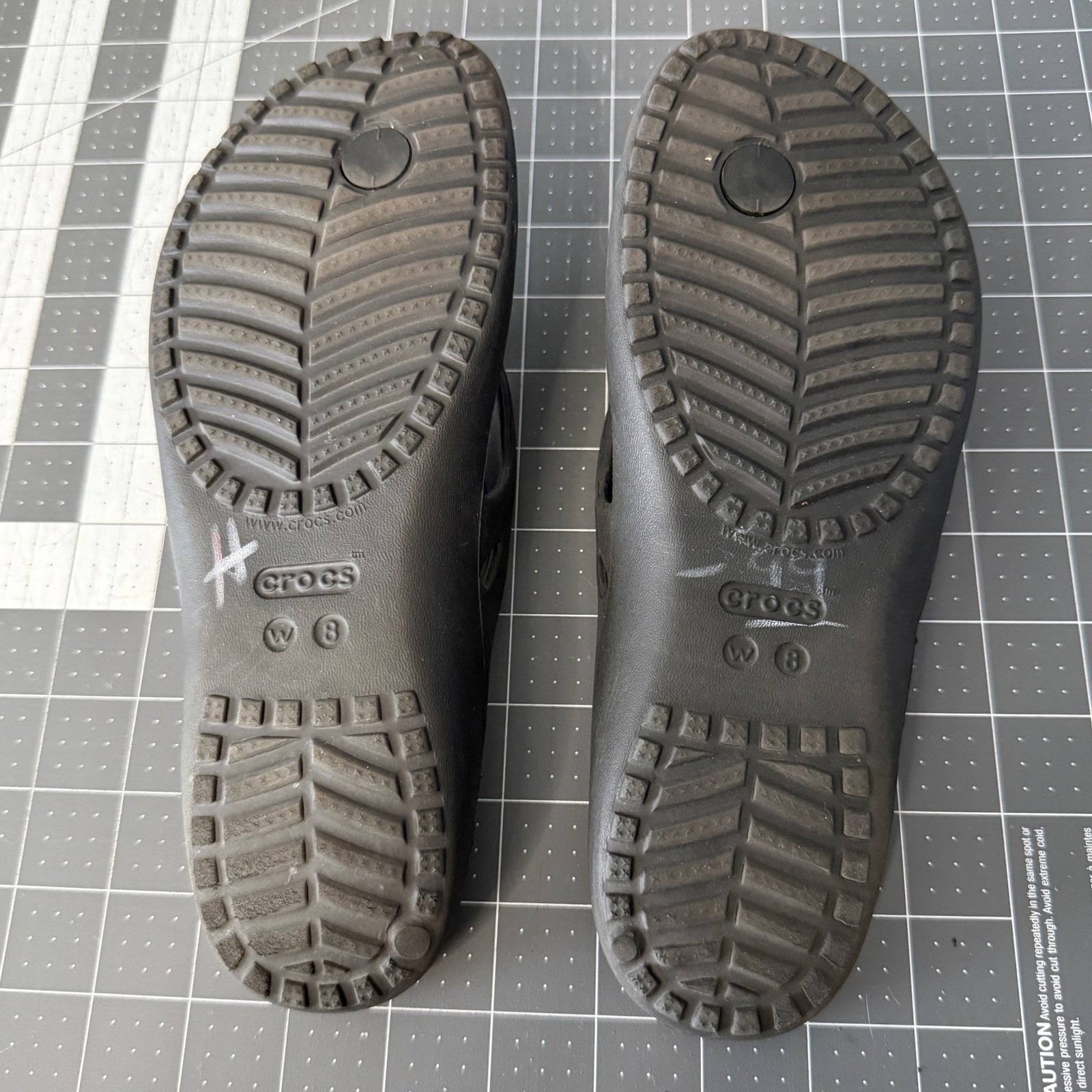Crocs Kadee II Flip Flops Womens 8 Black Strappy Comfort Sandals Iconic Comfort
