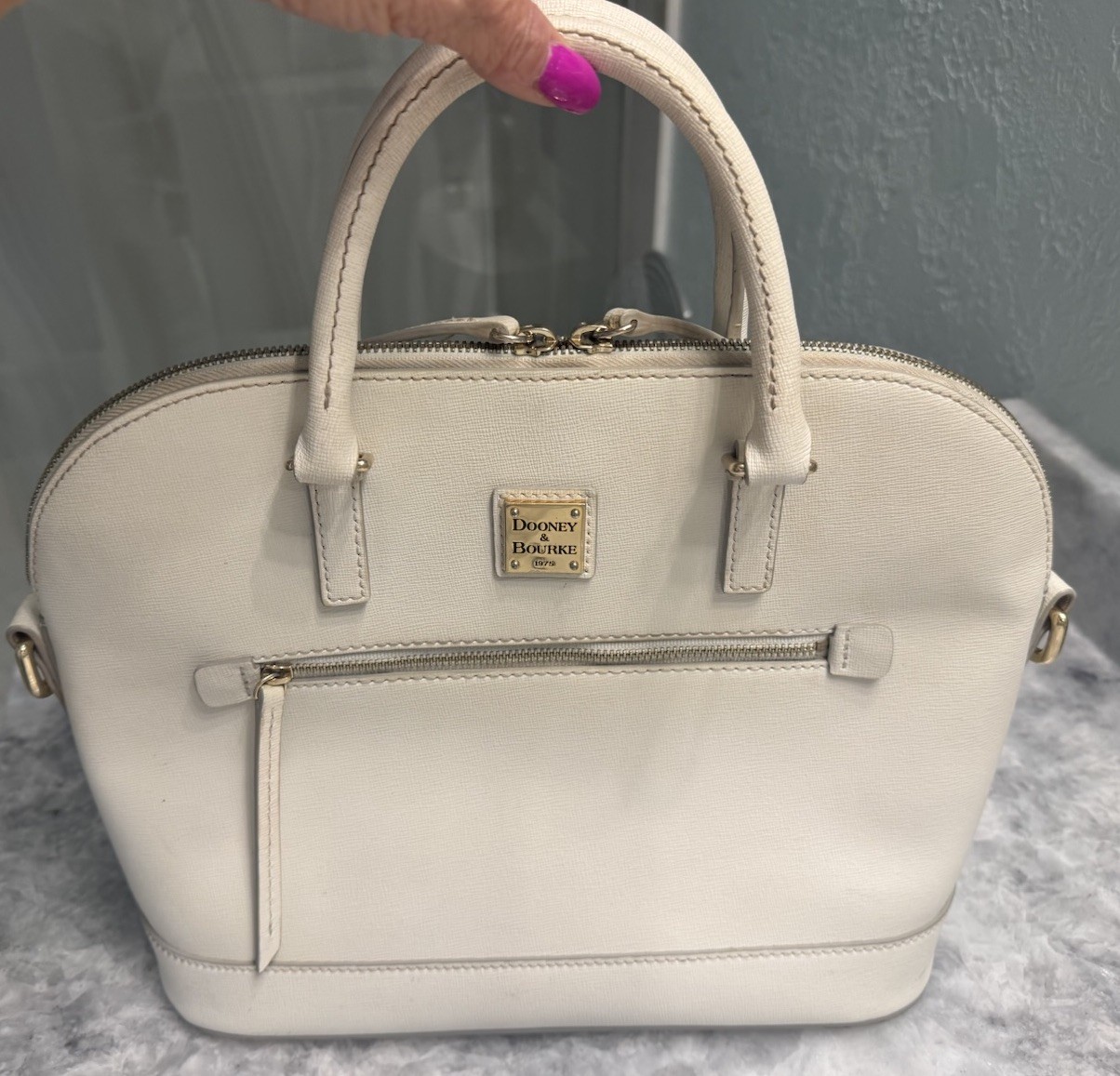 Dooney & Bourke White Leather Dome Satchel Handbag Zipper & Gold tone Metal