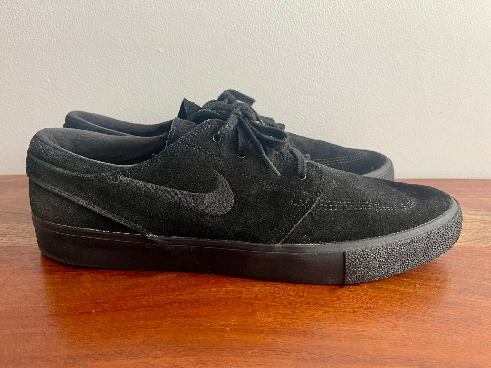Nike SB Zoom Janoski Skate Shoes Triple Black Suede Mens Size 15 US