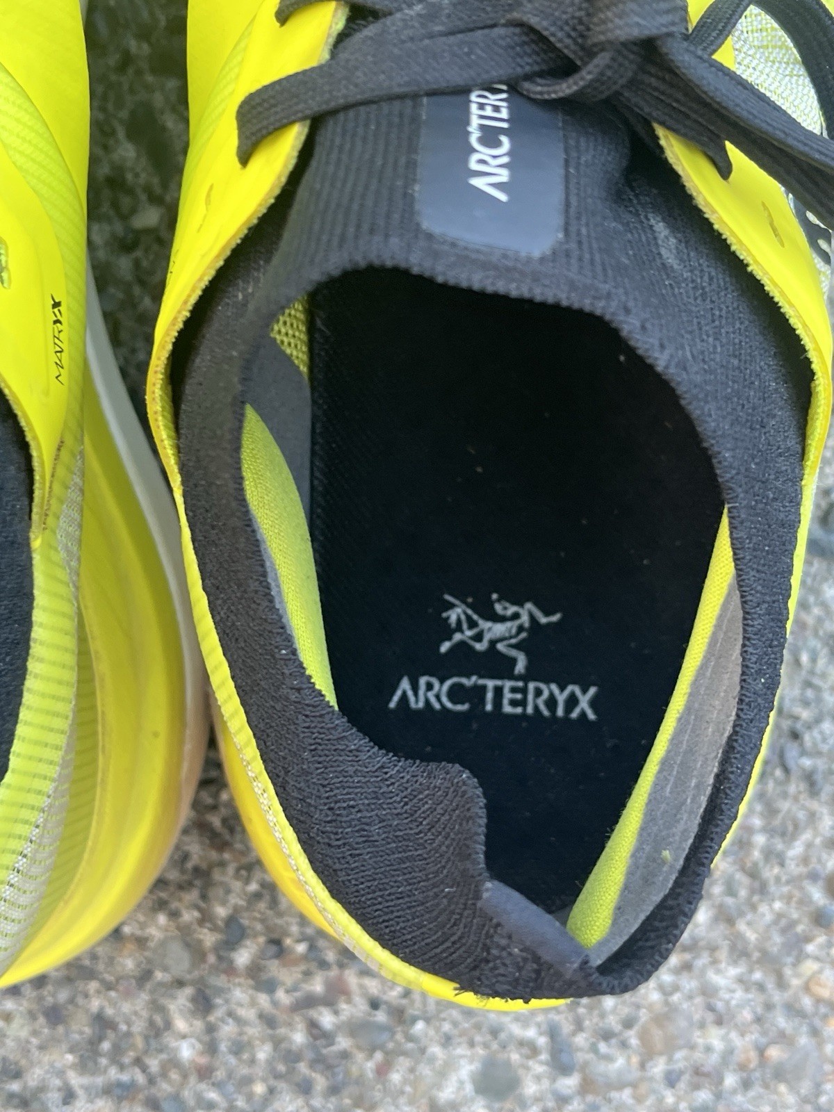 Arc’teryx Men’s Yellow/Black Low Top Lace-Up Athletic Sneakers Rubber Outsole
