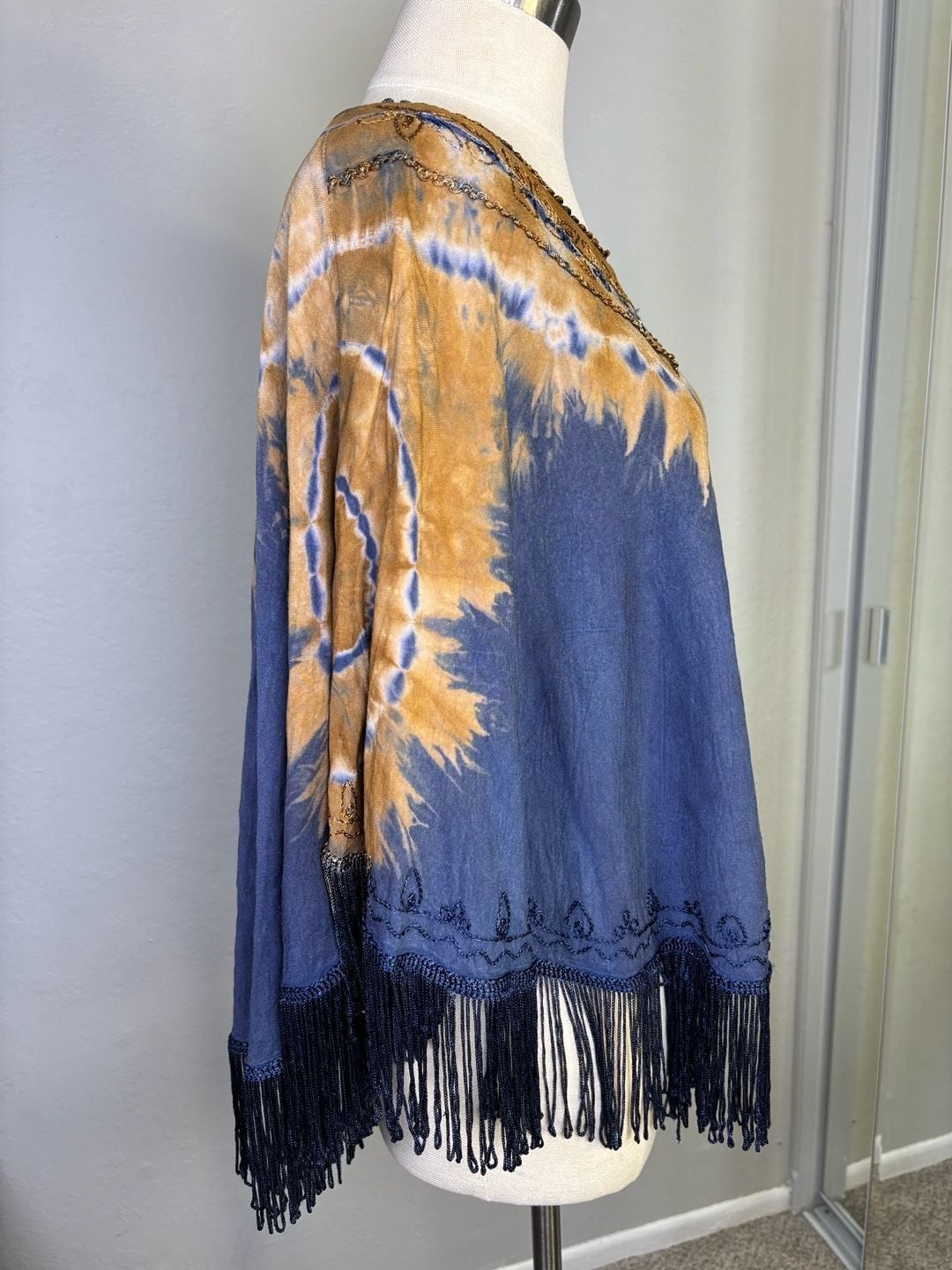 indigo thread Women’s Boho Western Fringe Dip Dye V Neck Light Poncho Throw-Over