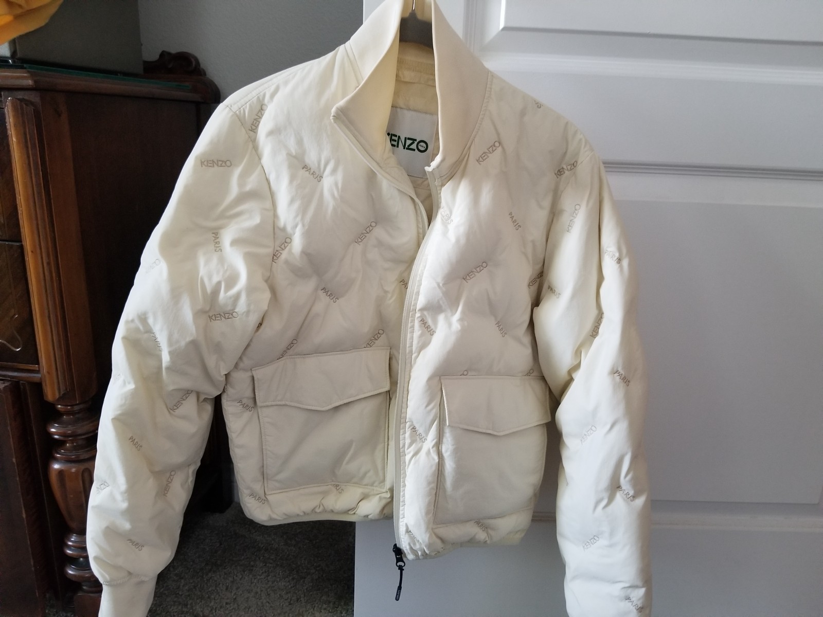 Kenzo puffer jacket. Size Small. Cream color. Polyester. Worn only 3 times