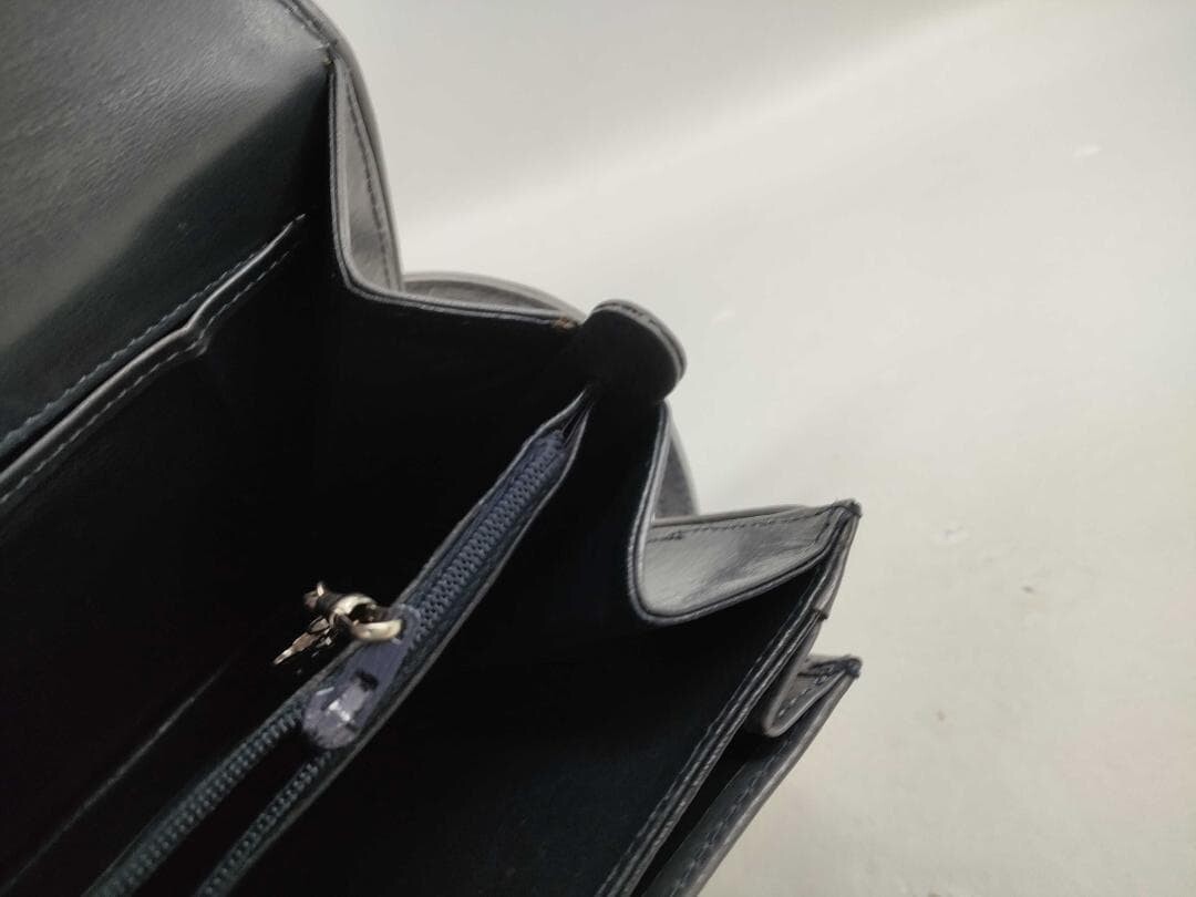 Gucci Vintage Black Leather Shoulder Bag Gold Tone Hardware Flap Clasp Auth