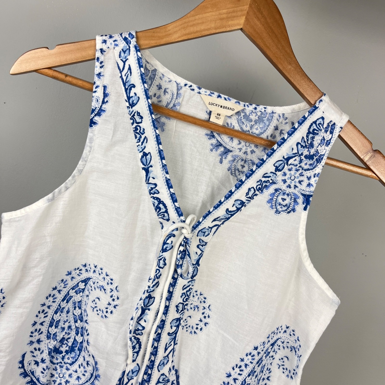 Lucky Brand Boho Sleeveless Top Womens XS Blue White Paisley Print Peasant