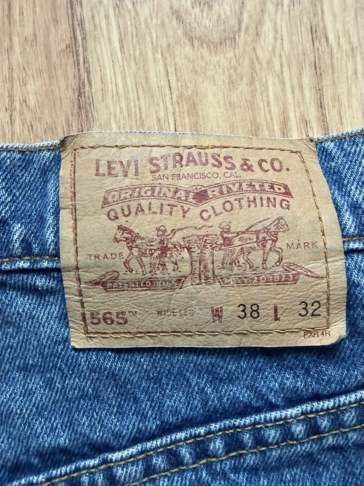 Vintage 1990’s Levi’s 565 Men’s Loose Fit Wide-Leg Cotton Denim Jeans DEADSTOCK