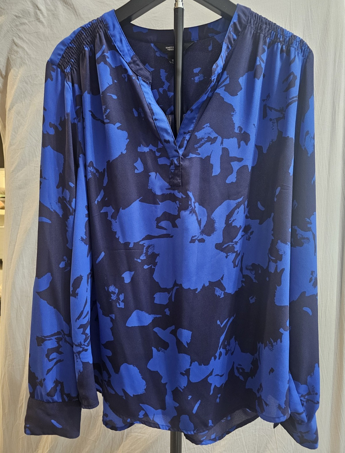 Simply Vera Vera Wang Women’s XL Regular Blue/Navy Abstract V-Neck LS Blouse