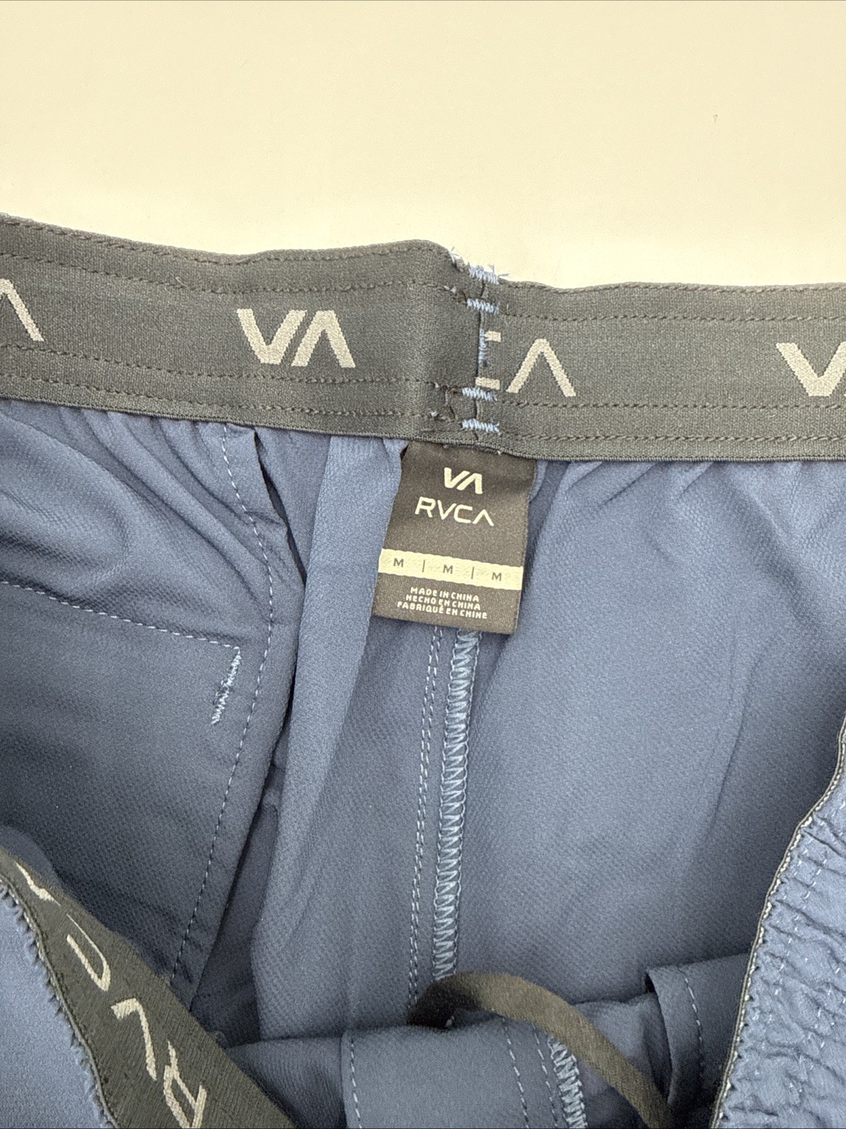 $70 RVCA Men’s Yogger Stretch 17 Shorts 8″ – Navy Blue – Medium -New Tag
