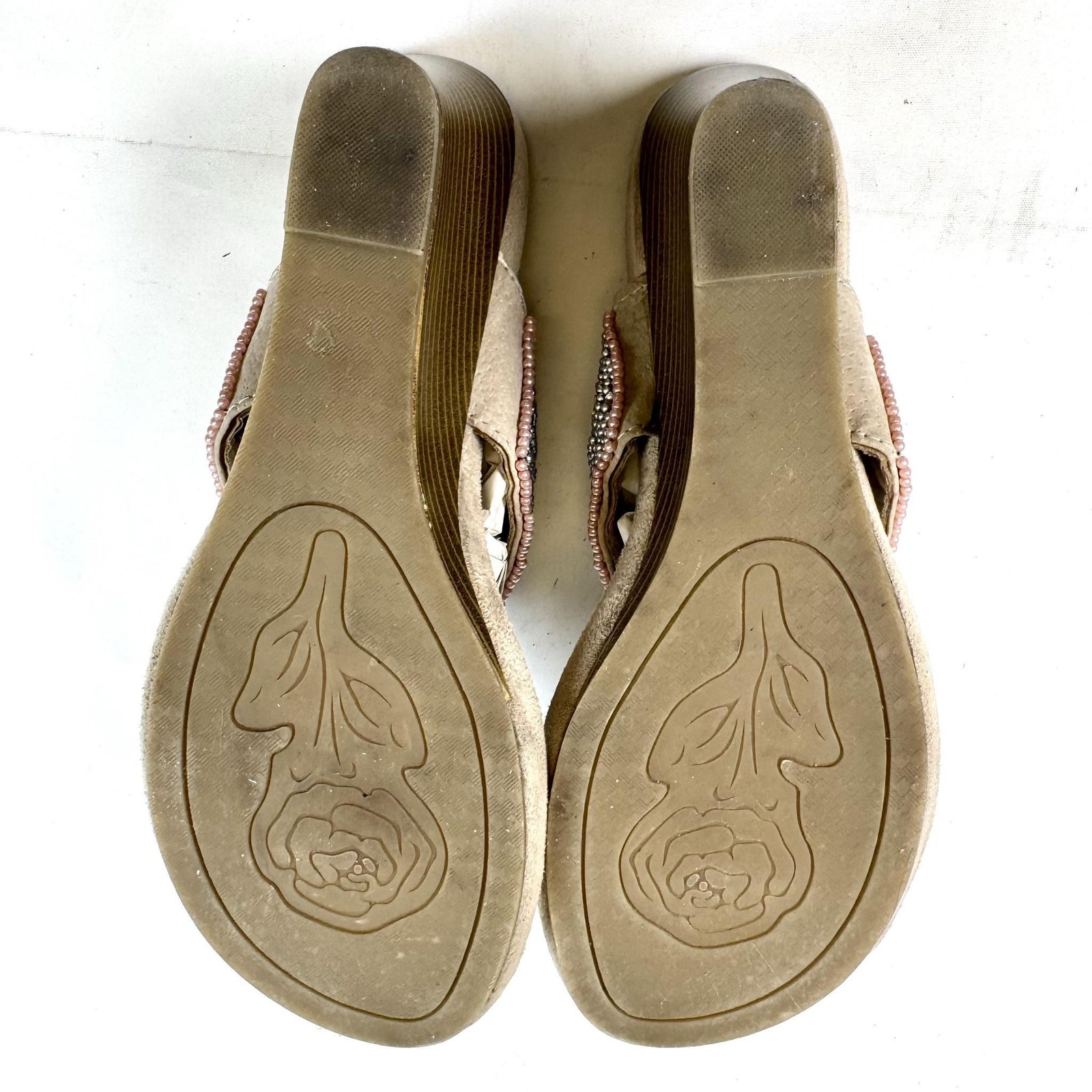 Mountain Sole Lee Shoes Womens Size 8 Beige Beaded Boho Wedge Thong Sandals