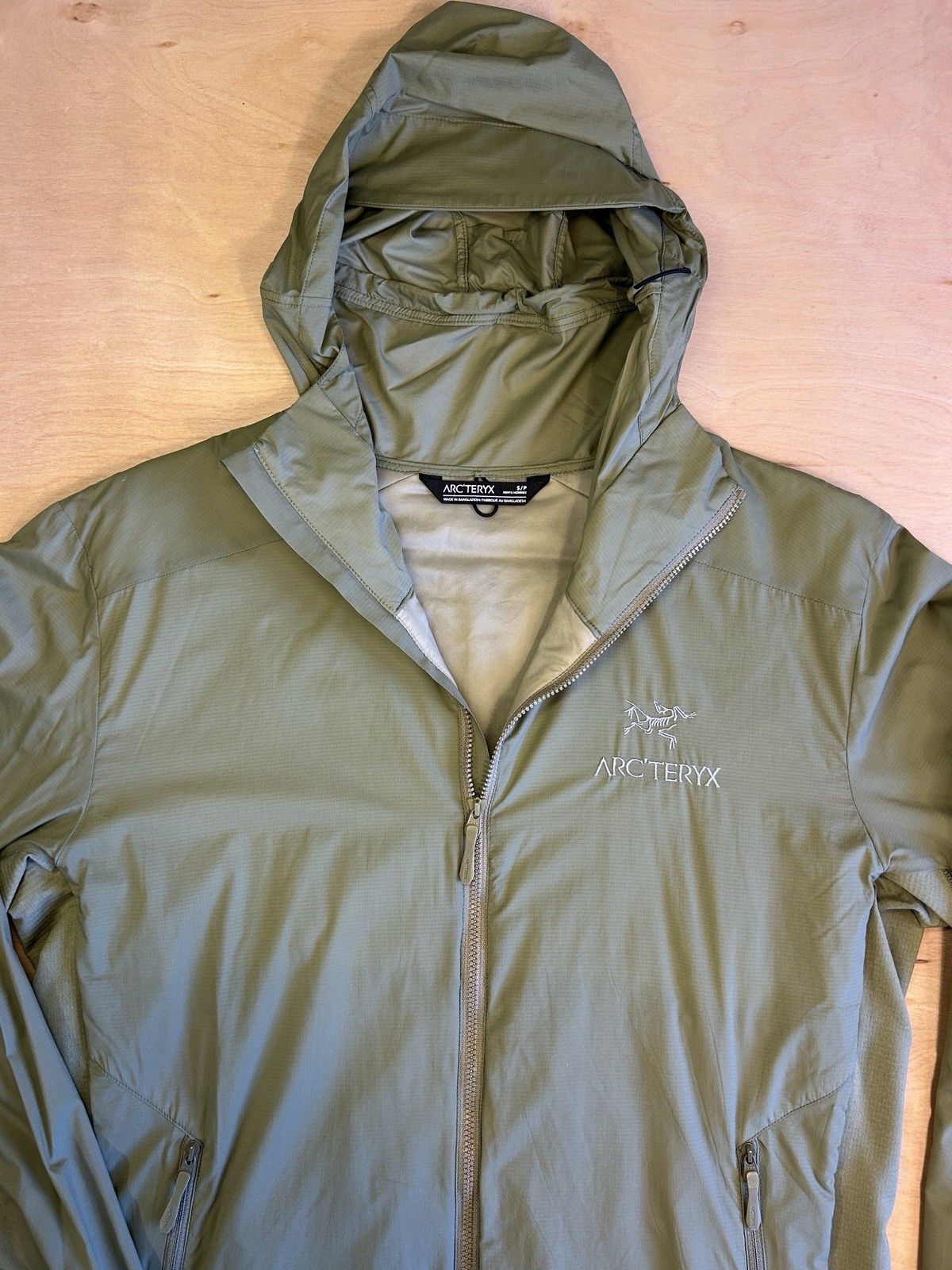 Arc’teryx Atom SL Hoody Jacket Olive Pale Green Men’s Size Small Mint Condition