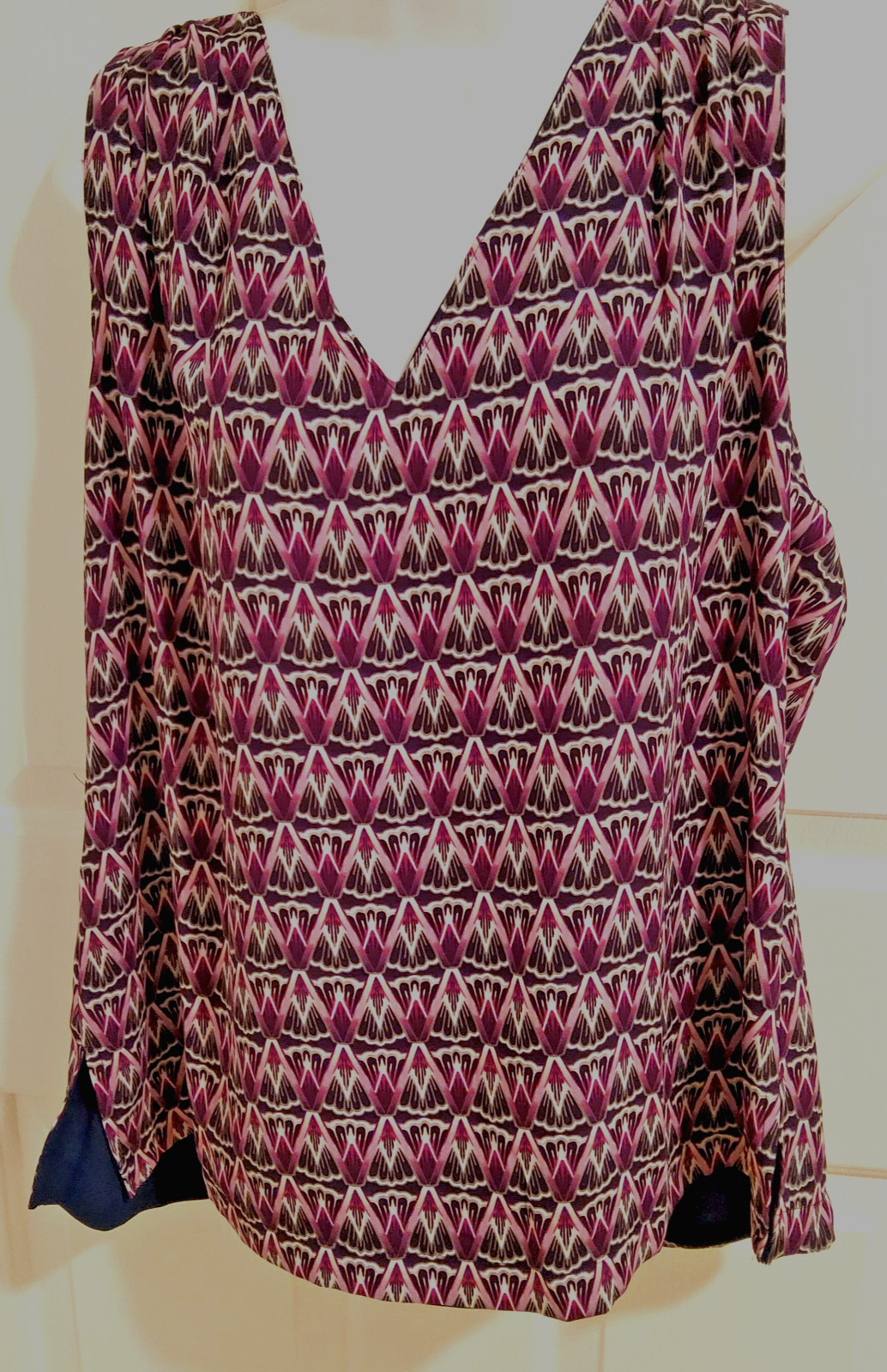 WHITE HOUSE BLACK MARKET CHEVRON REVERSIBLE TANK/TOP-LARGE-PURPLE/DARK BLUE-*NEW