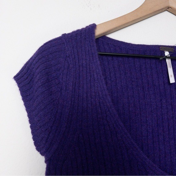 Free People NEW Cashmere Vneck Baby Tee XS Petunia Ribbed Knit Cropped