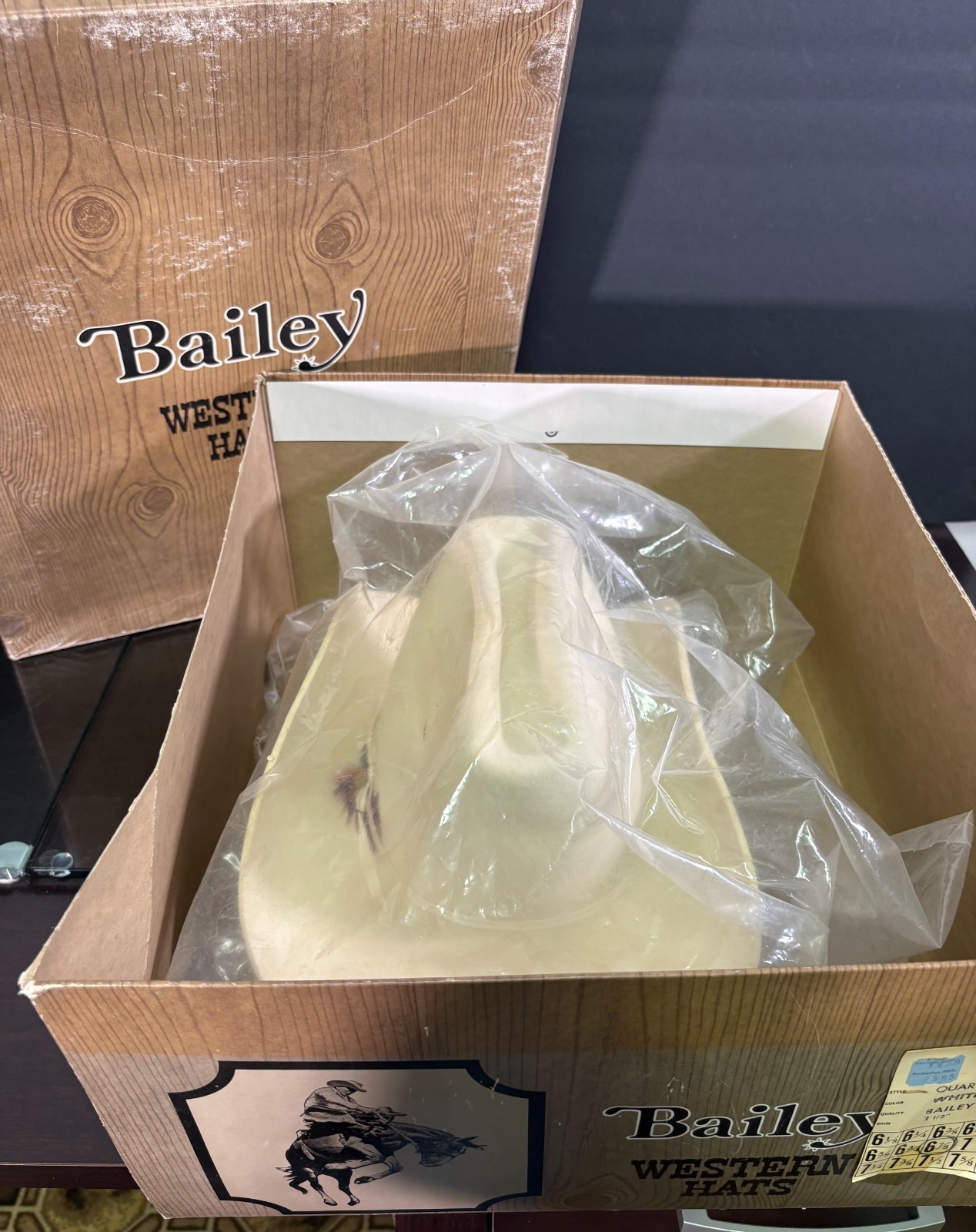 Vtg Bailey 25X Beaver 6 7/8 Quarter Horse Cowboy Hat 3-1/2″ Brim Feather White