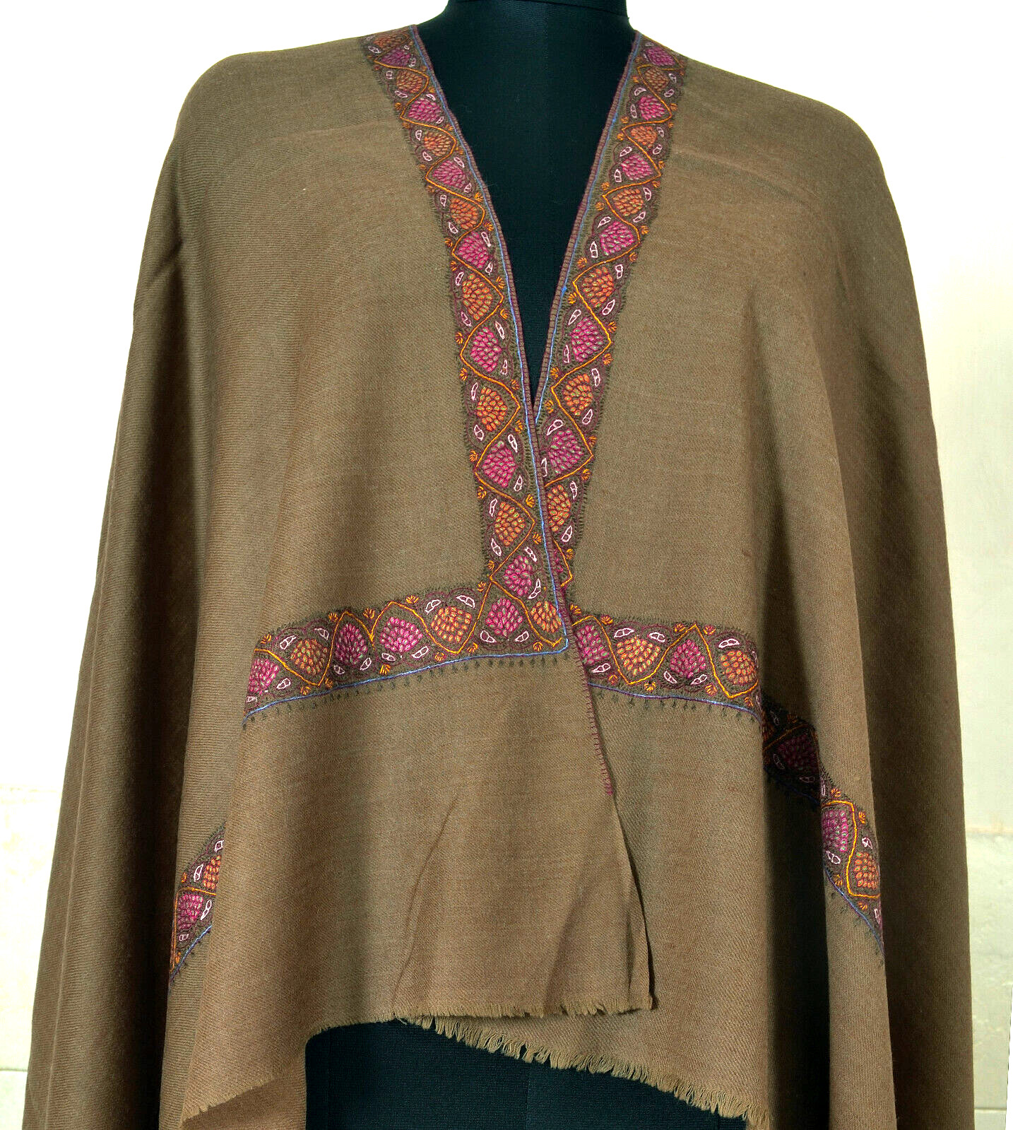 KASHMIRI HERITAGE INTRICATE BORDER EMBROIDERY DAUR SHAWL -100% CASHMERE PASHMINA