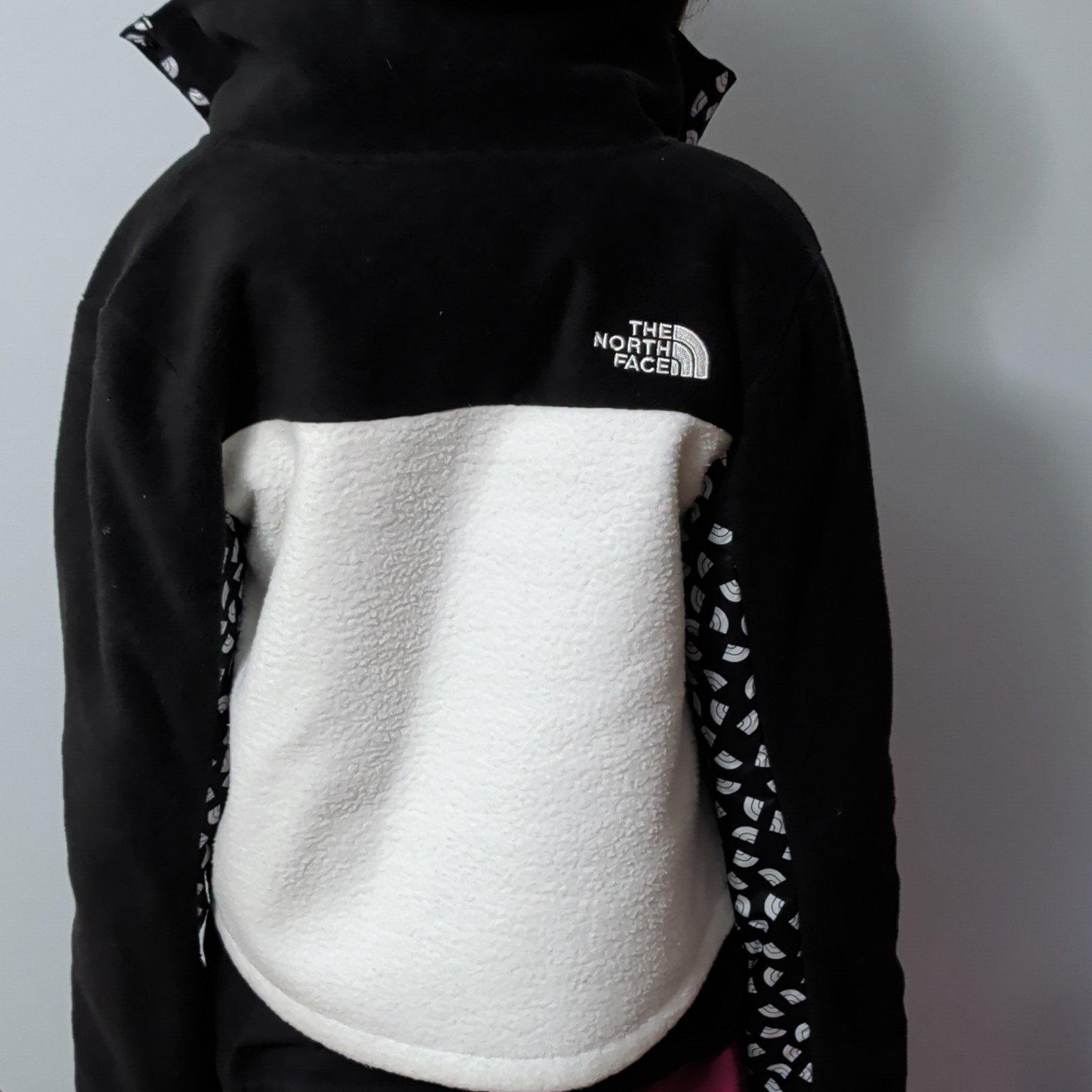 The North Face Kids L/G Size 12 Black w/ White Logo Pattern