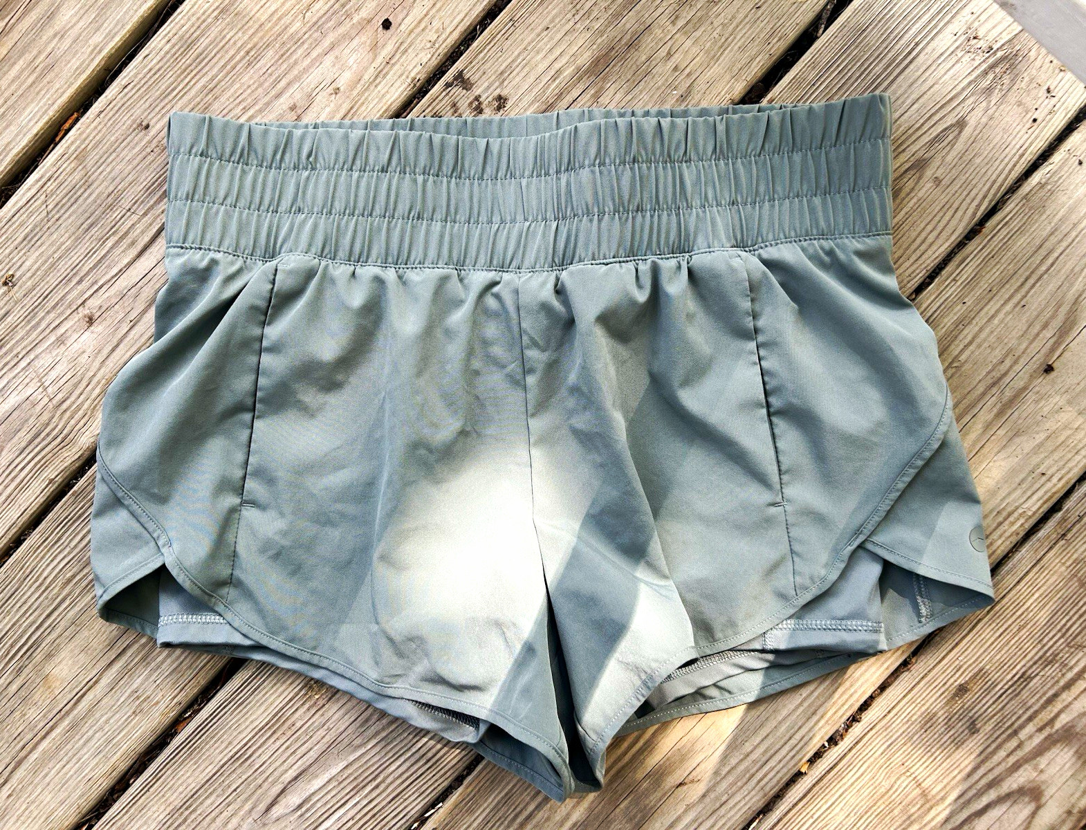 Avia Women’s Gray Solid Polyester/Spandex Athletic Shorts Elastic Waist M