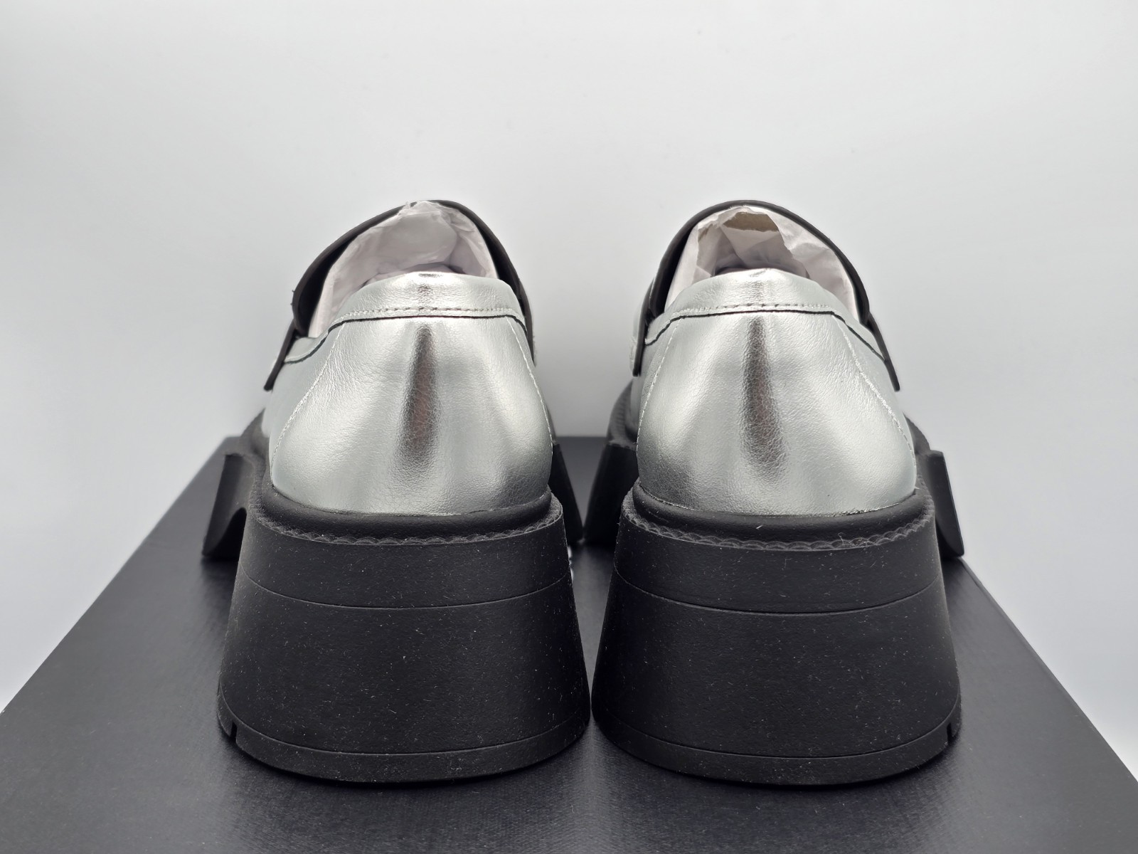 Coach Leah Metallic Leather Silver Loafers Chunky Heel SIZE 8.5 B NEW MSRP $195