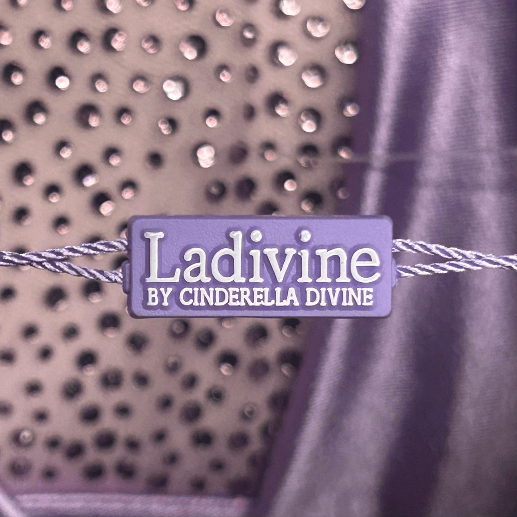 NWT Ladivine By Cinderella Divine Lavender Prom Long Gown Size 4 Satin Beaded