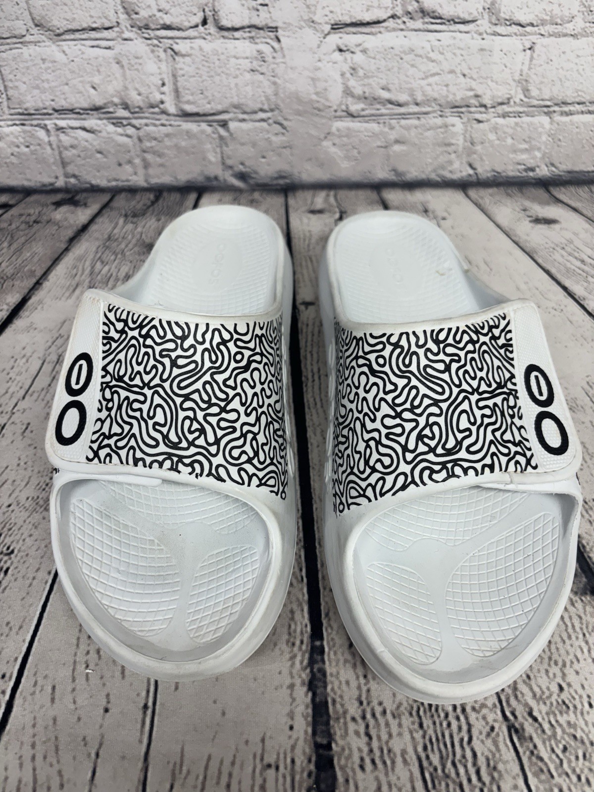 OOFOS OOahh Sport Flex Sandal Limited White Labyrinth Unisex Men’s 12 Women’s 14