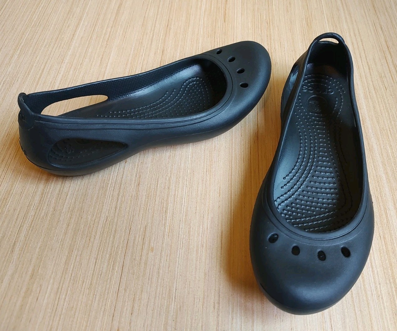 Crocs Women’s Kadee Ballet Flats Black Cut Out Details Size 7 NEW Shoes Flat