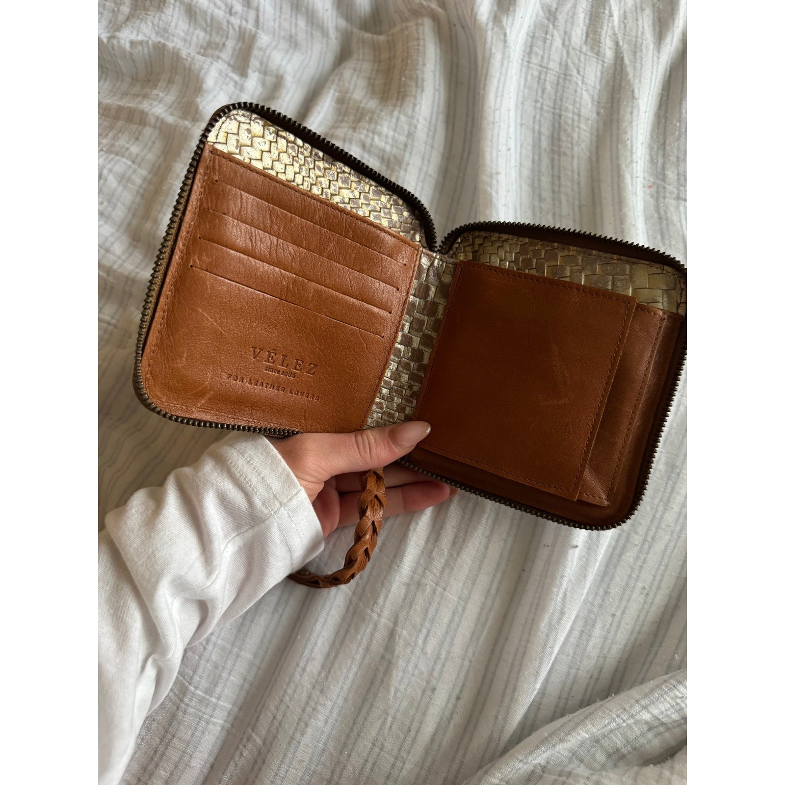 Velez Artisan Leather Columbian Women’s Wallet / Billetera Gold Zip