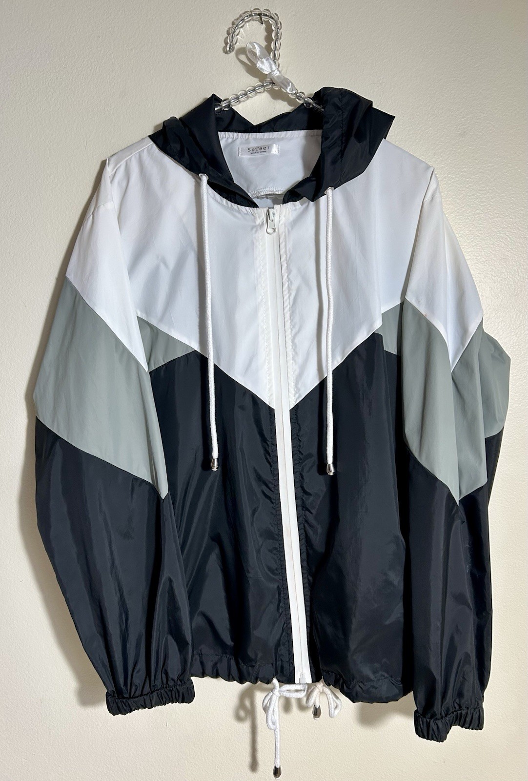 Windbreaker Jacket LG Black & White Lightweight With 2 Front Pockets & Zip Front