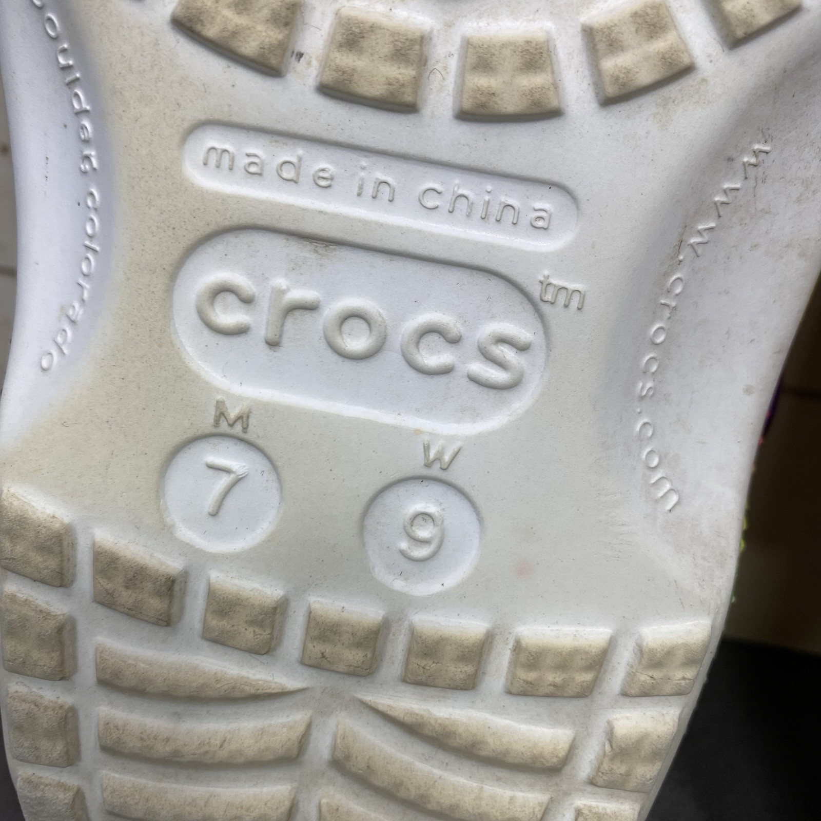 Crocs Classic Clogs Tie Dye Women’s Size 9 Shoes Waterproof Slip-Ons