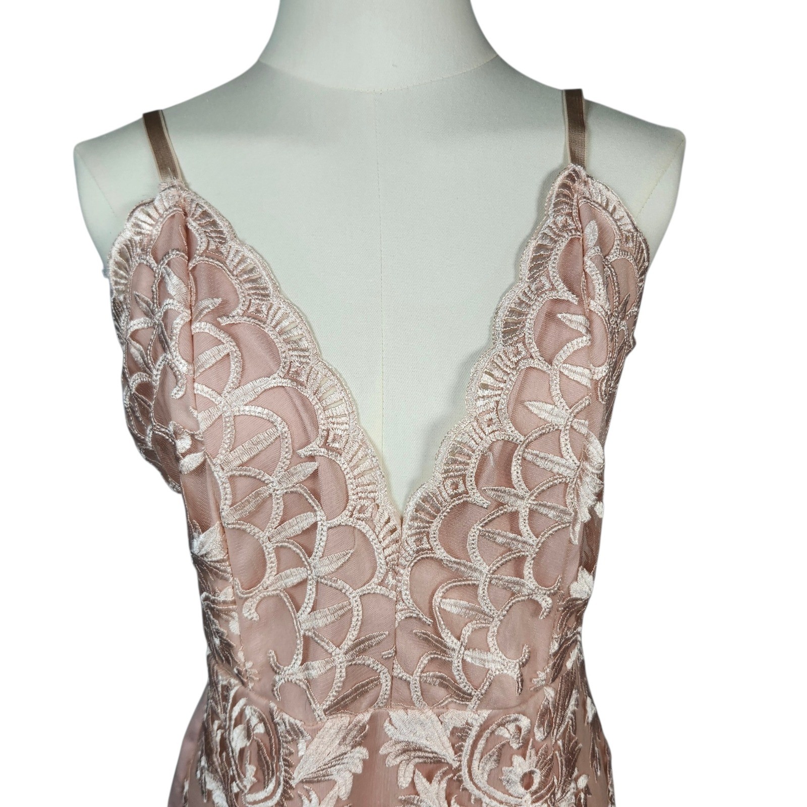 PrettyLittleThing Lace Mini Dress Womens 4 Rose Gold Embroidered Bodycon V-Neck
