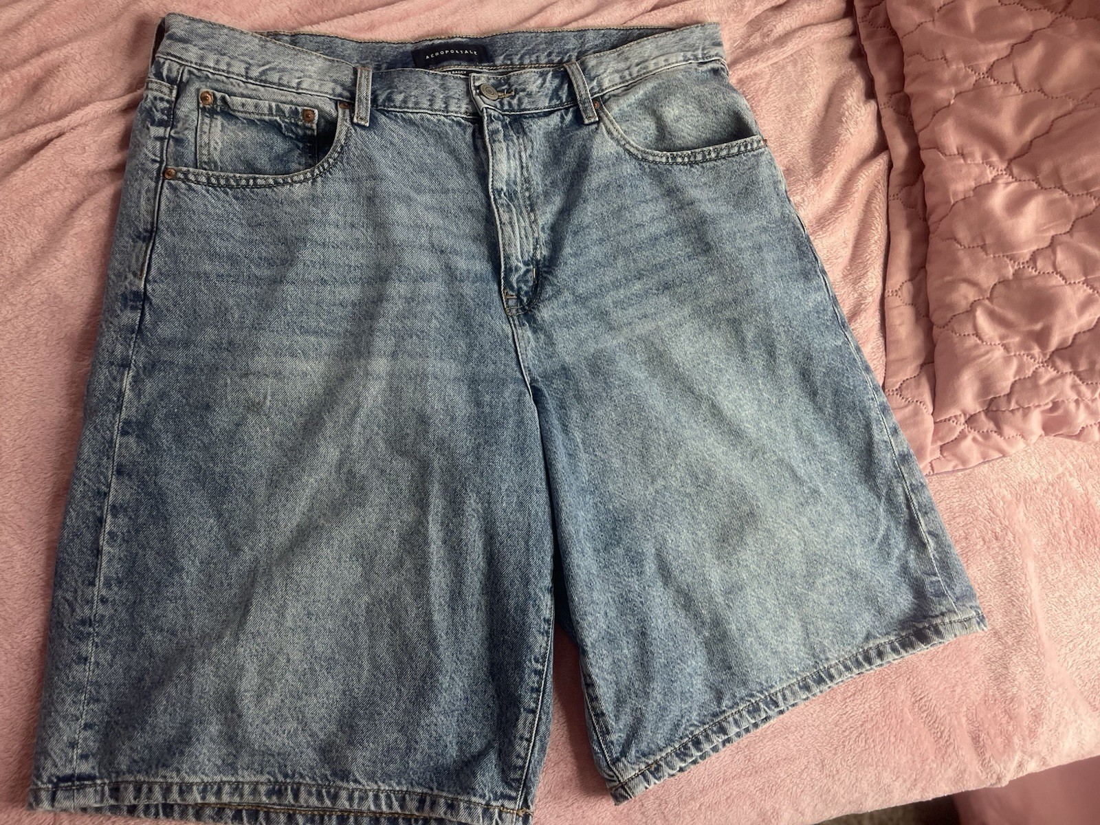 Aeropostal women Blue Medium Wash Denim Shorts Relaxed Fit 10″ Inseam Zip