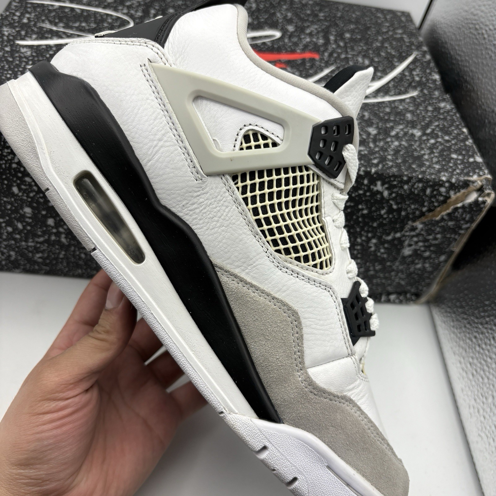 Jordan 4 Retro Military Black Size 9.5 Pre-Owned DH6927-111 White Grey