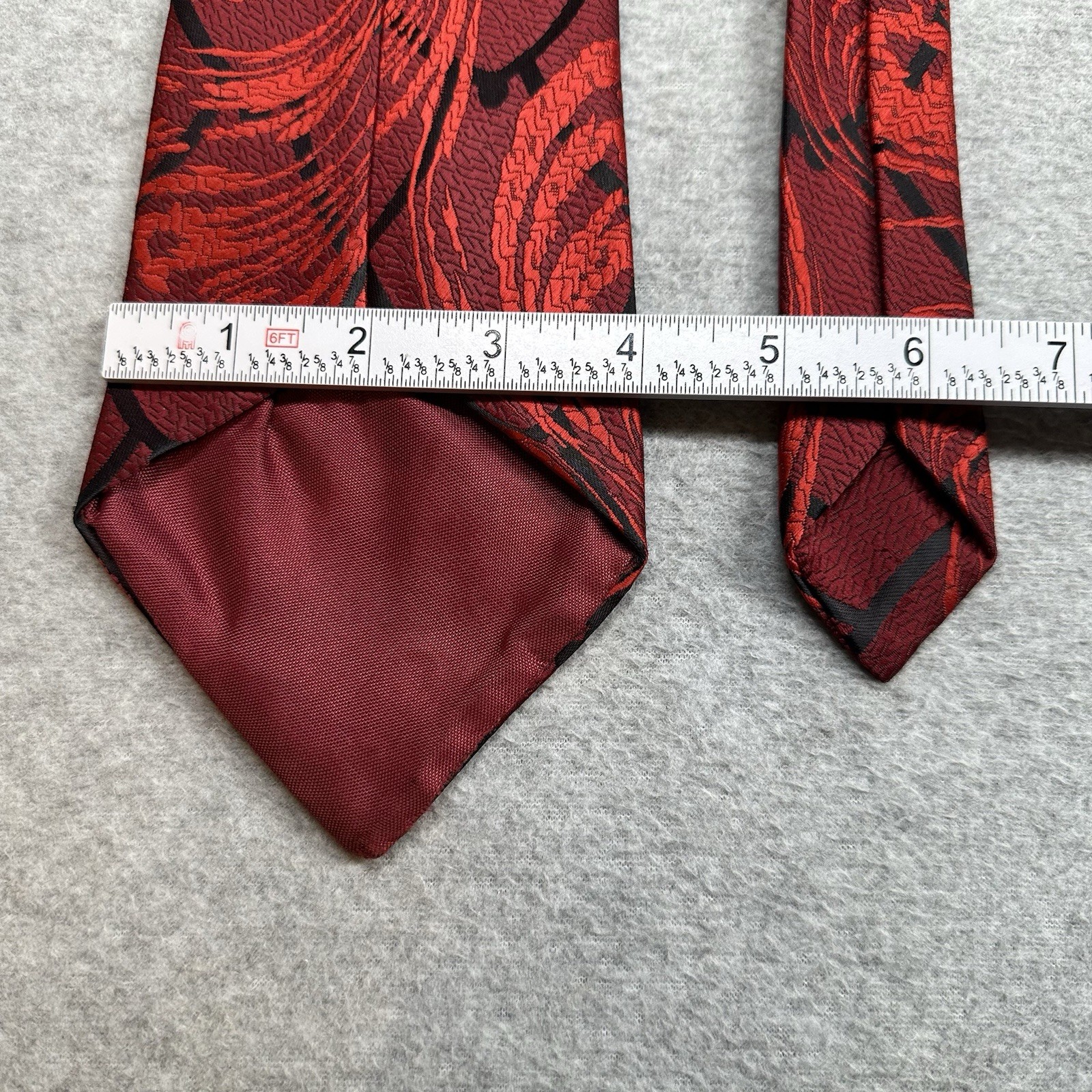 Vintage Commodore Trevira Wide Textured Red & Burgundy Necktie Retro Style
