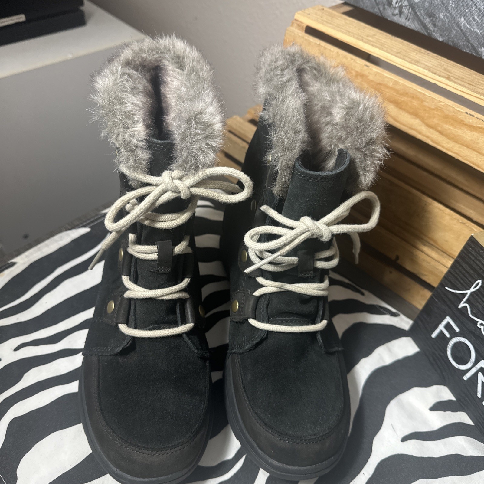 SOREL Explorer Black Suede Leather LaceUp Faux Fur Trim Logo Boots 7.5/38.5 VGUC