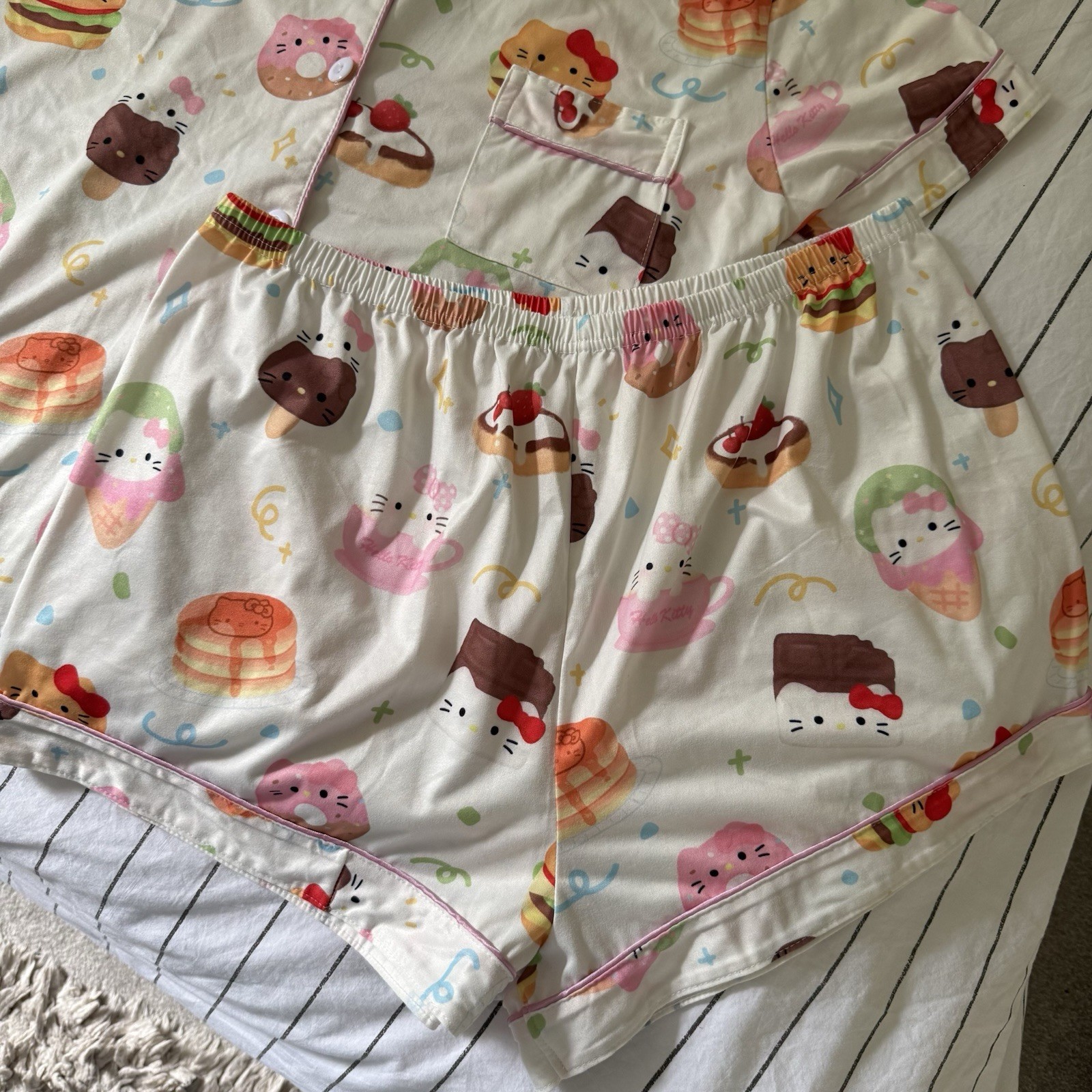 HELLO KITTY SANRIO STYLE PYJAMAS PJS SHORTS SLEEPWEAR TWO PIECE DONUT XL LOOK