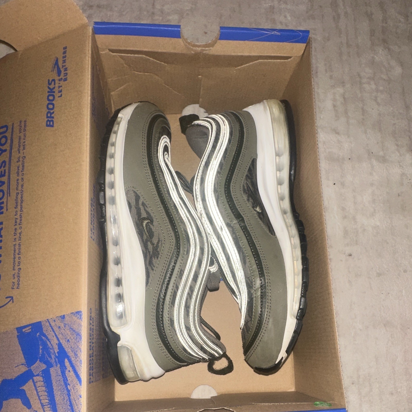Nike Air Max 97 Low Top Men’s Lace-Up Sneakers Green/White/Black Solid