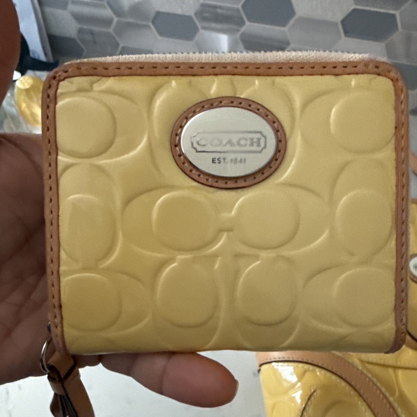 VTG Coach Peyton F22322 Patent Leather Embossed Tote Yellow Tan Trim Bag Wallet