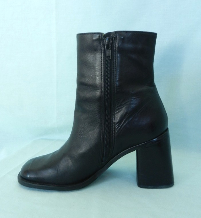 CANDIE’S Y2K Black Leather 3.5″ High Chunky Heels Square Toes Ankle Booties, 8M