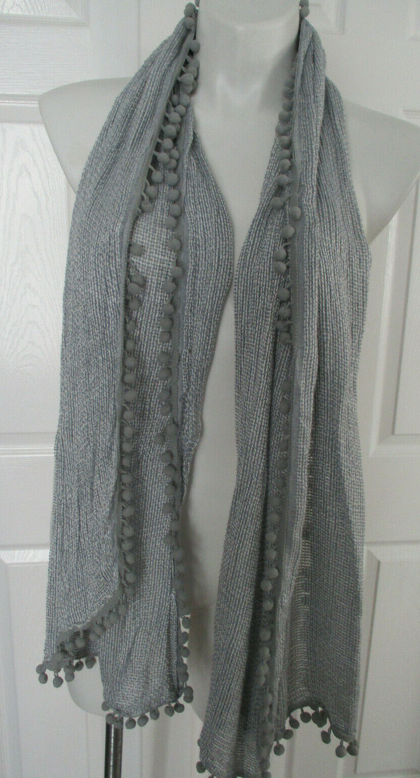 Maurices Scarf / Scarve Gray & White Pompoms 18″W X 75″ L 100% Rayon EUC